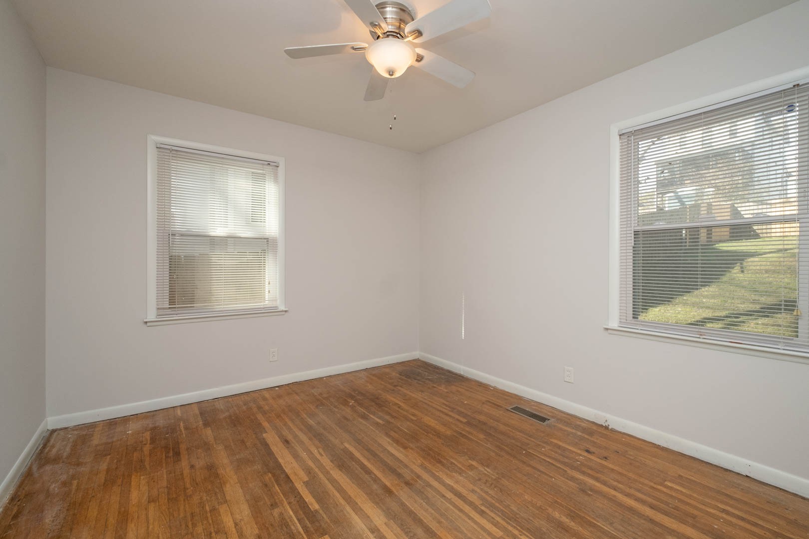 606 Village Ct