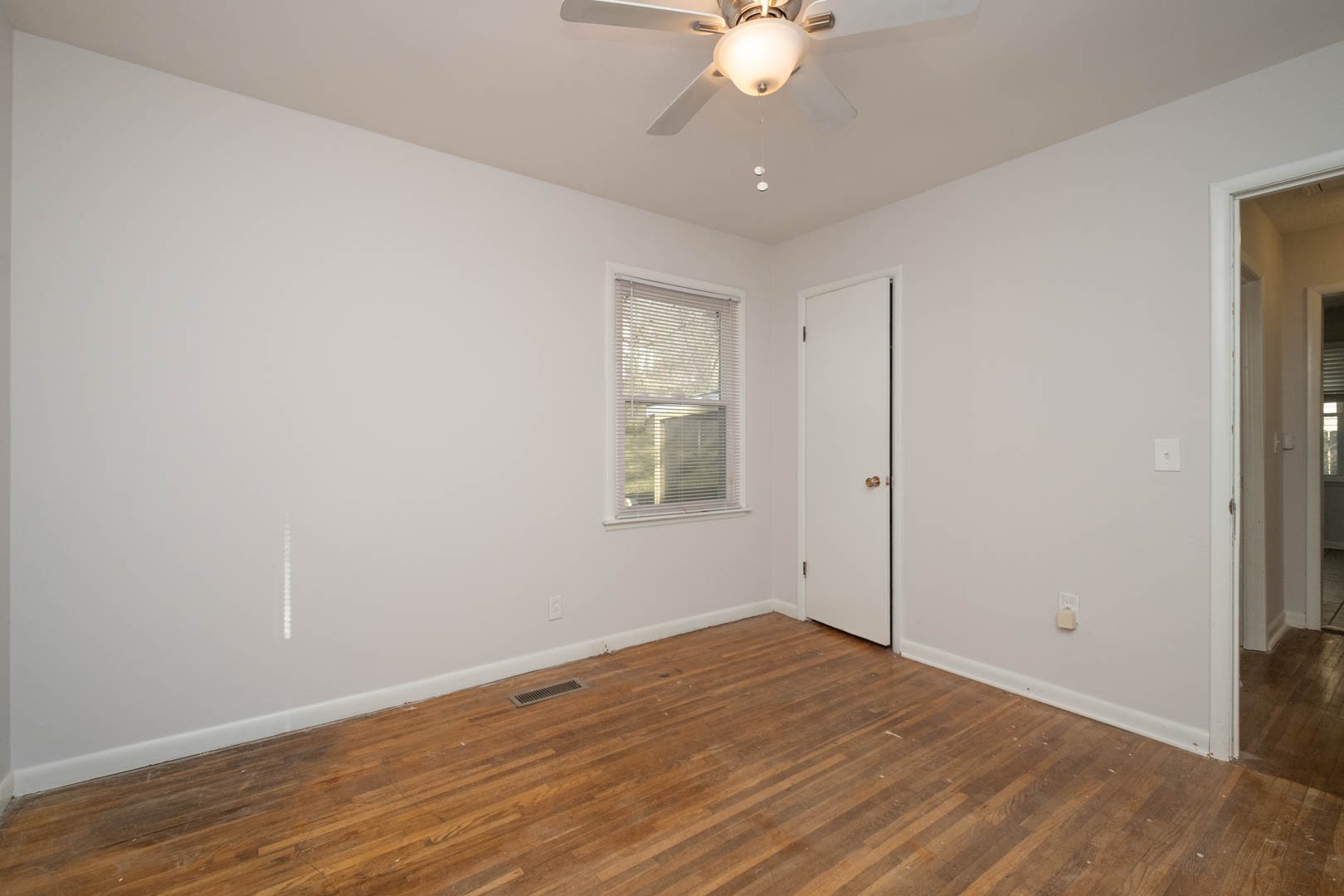 606 Village Ct