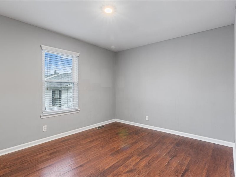 180 Edgewood Dr