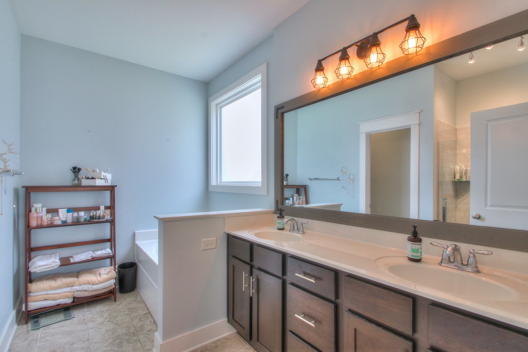 1113 Camden Cir