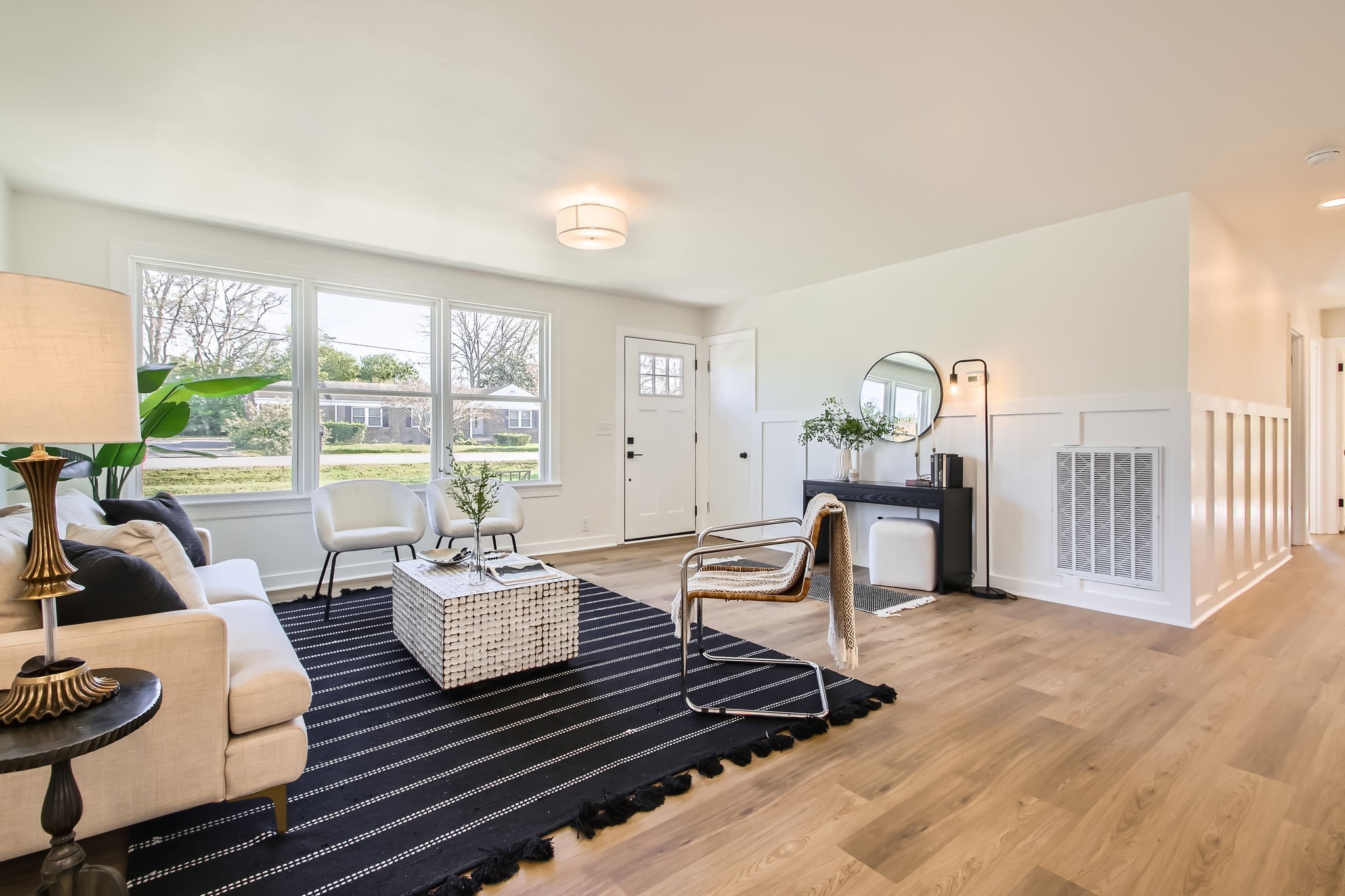 112 W Meade Dr
