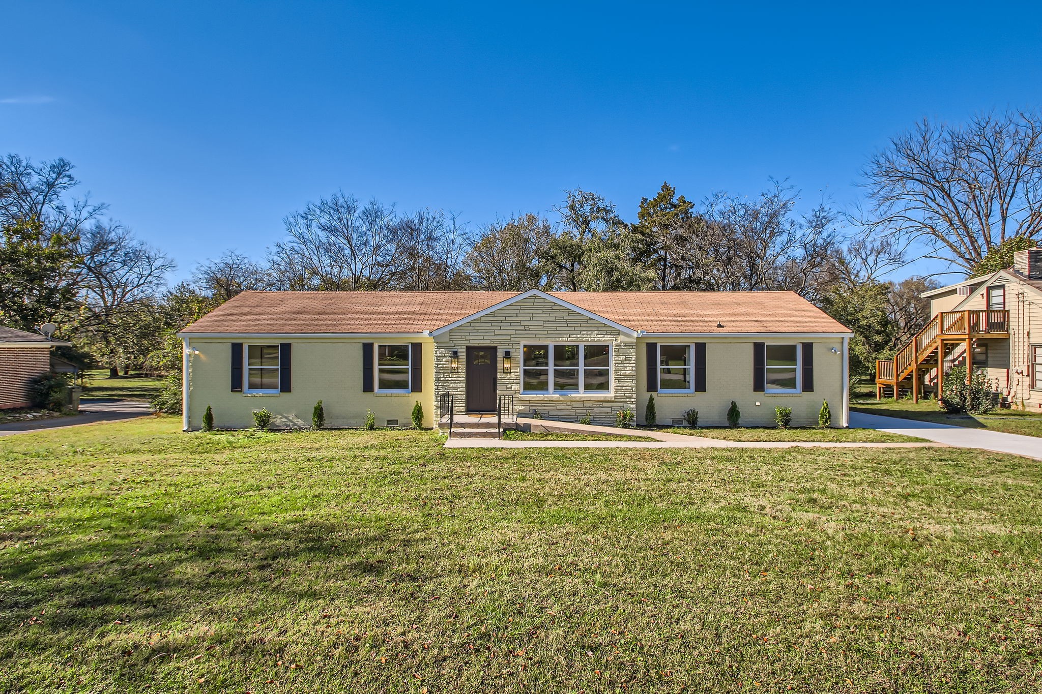 112 W Meade Dr