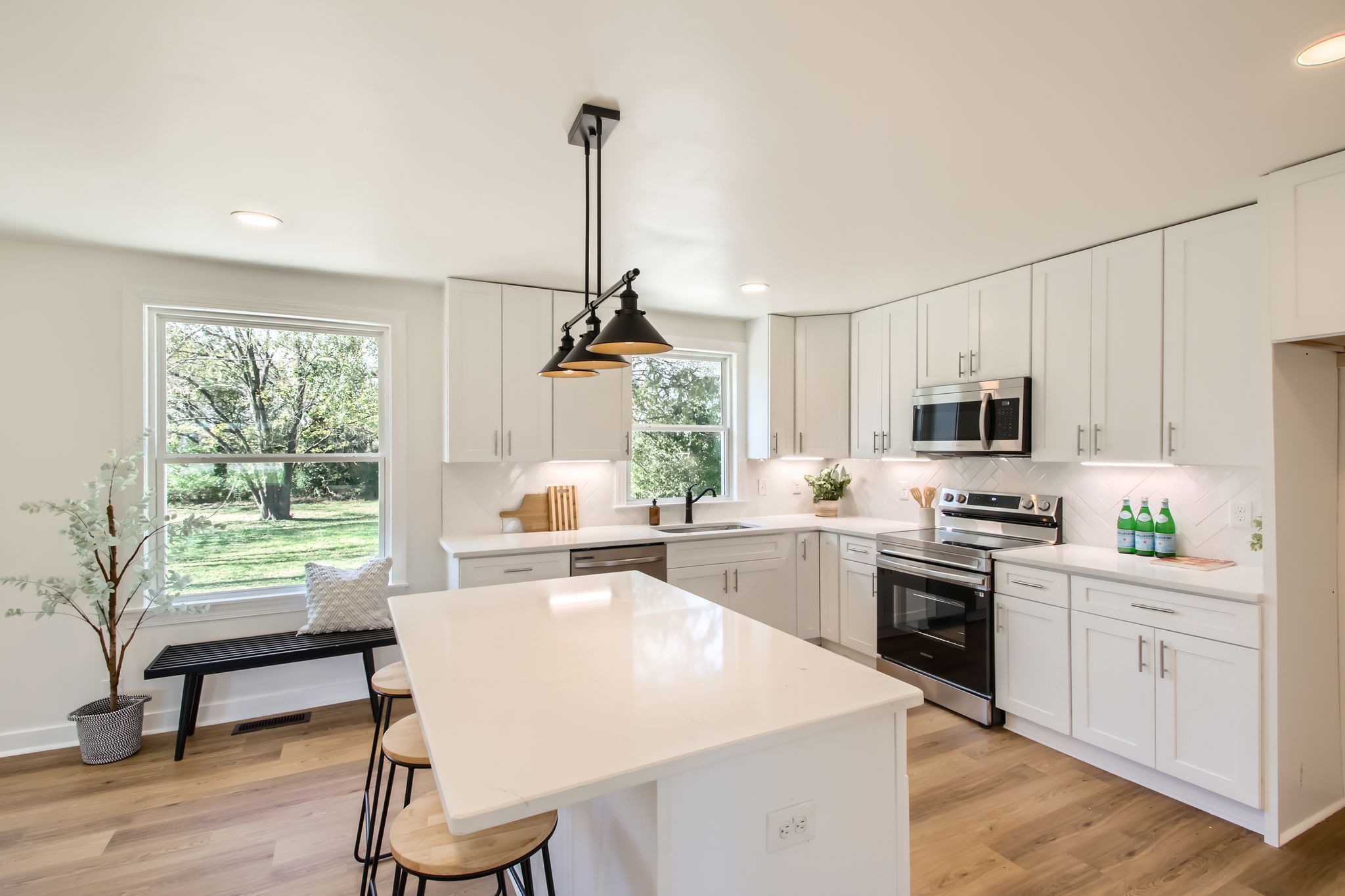 112 W Meade Dr