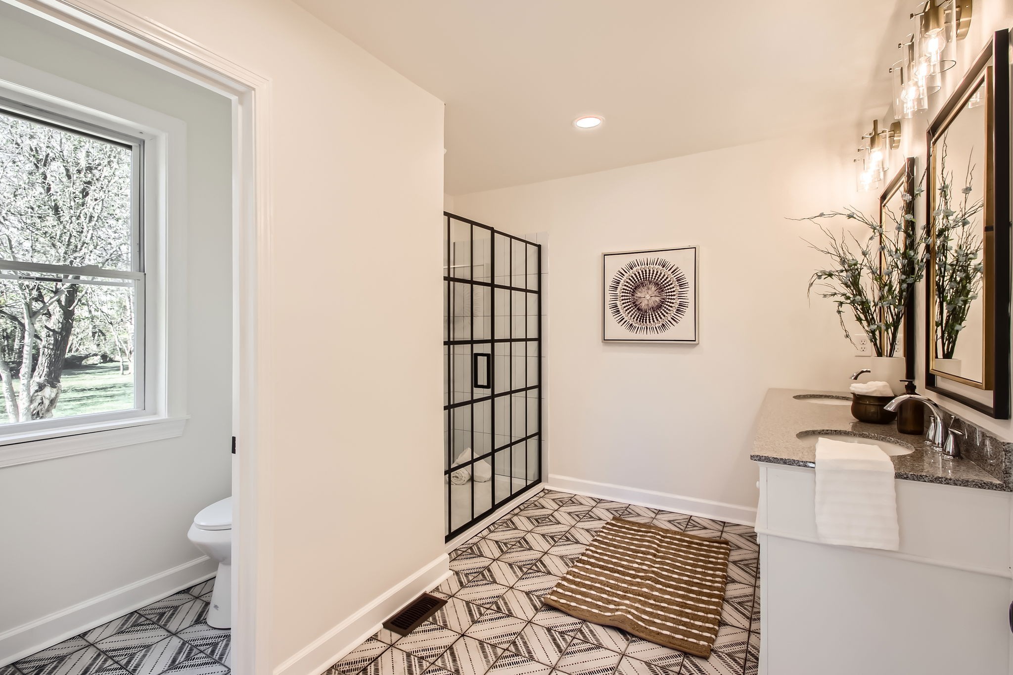112 W Meade Dr