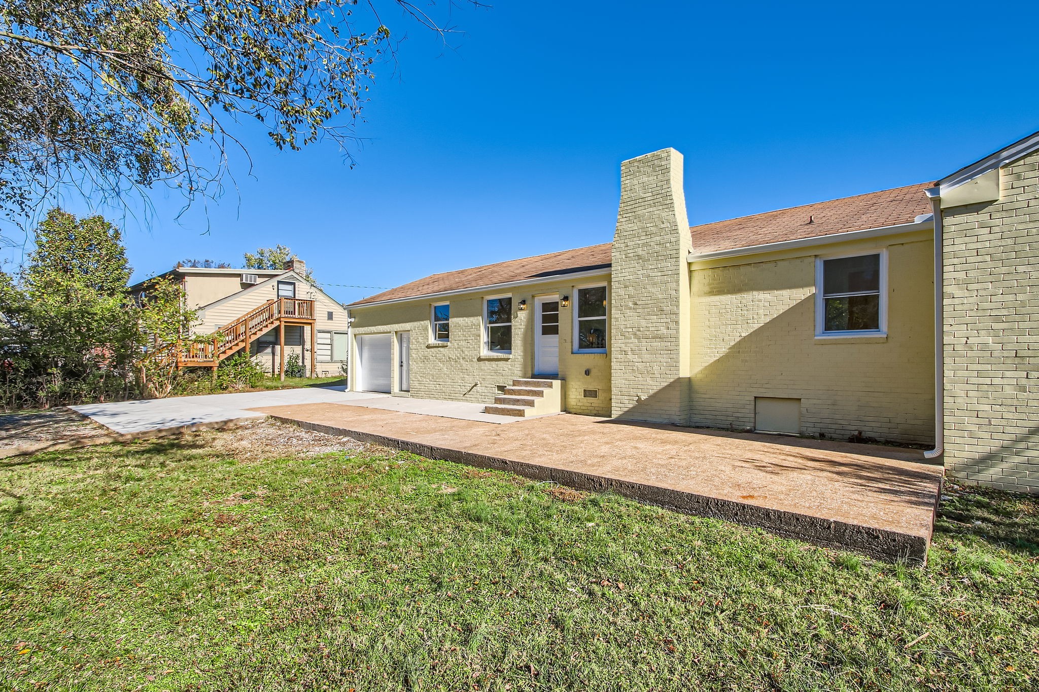112 W Meade Dr