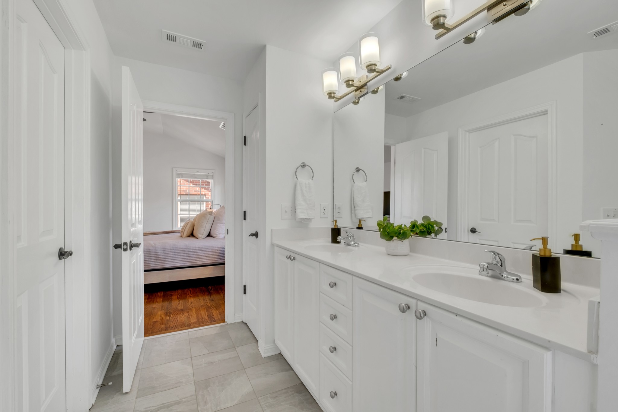 1206 Forest Lake Ct