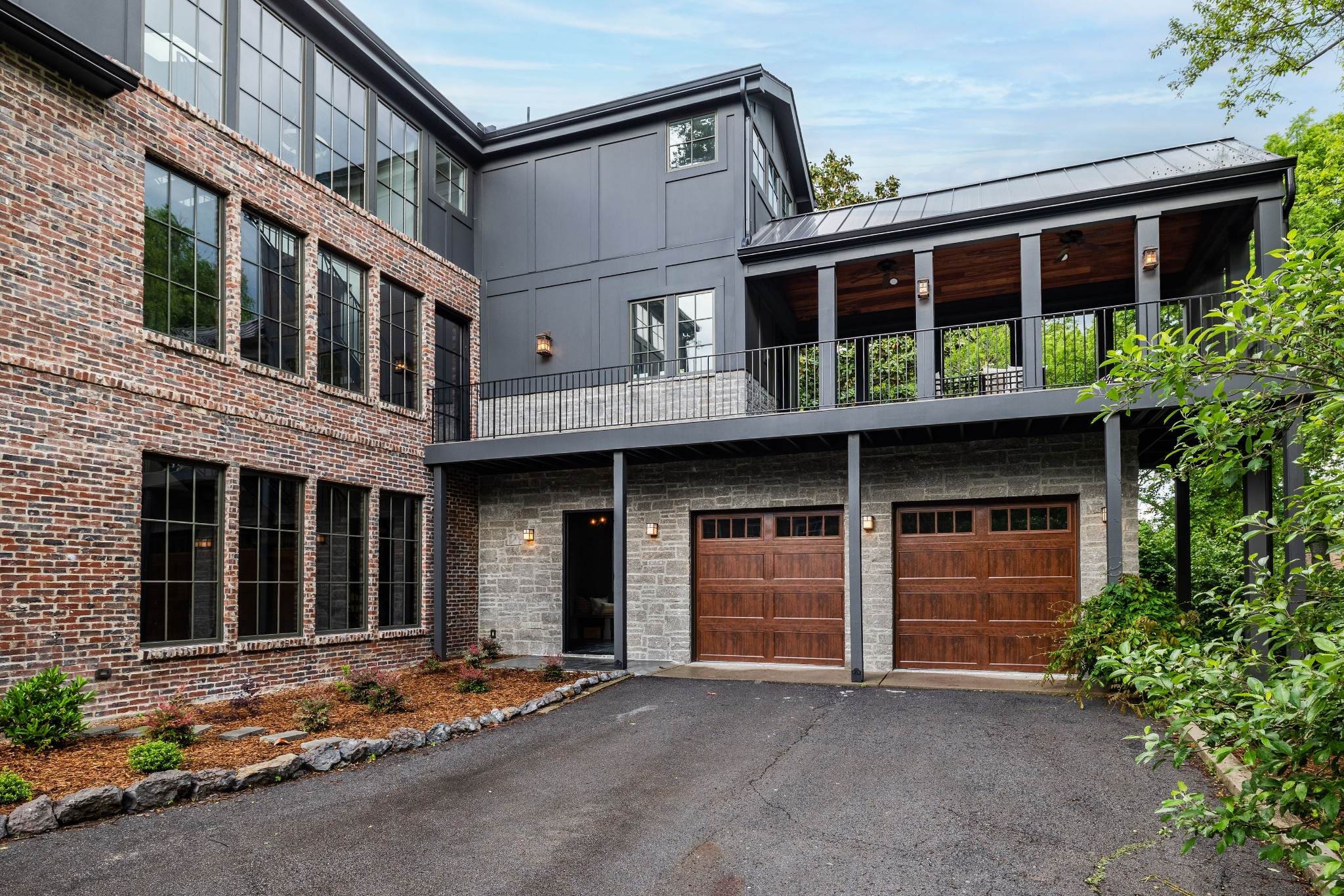3002 Overlook Dr
