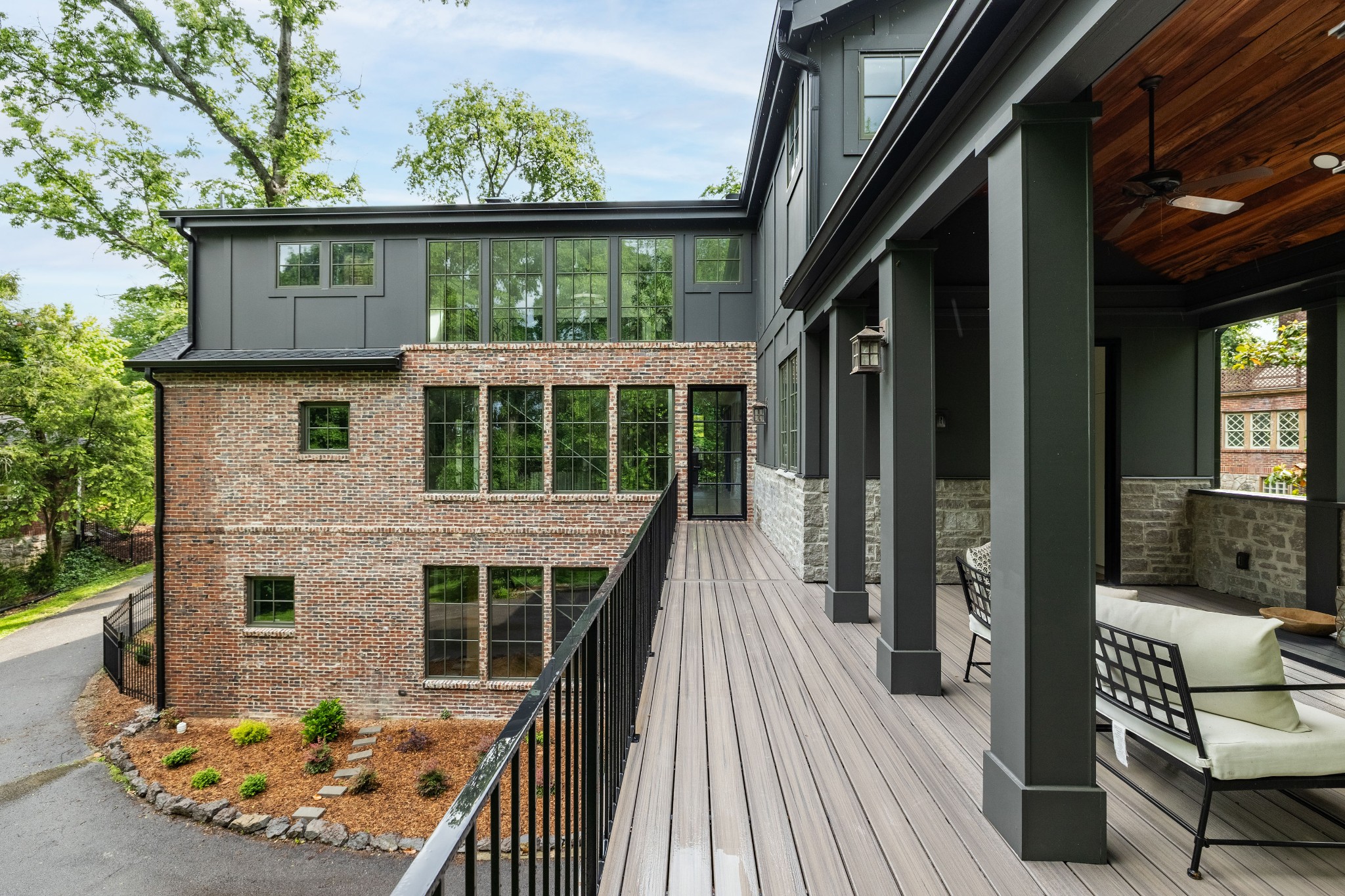 3002 Overlook Dr