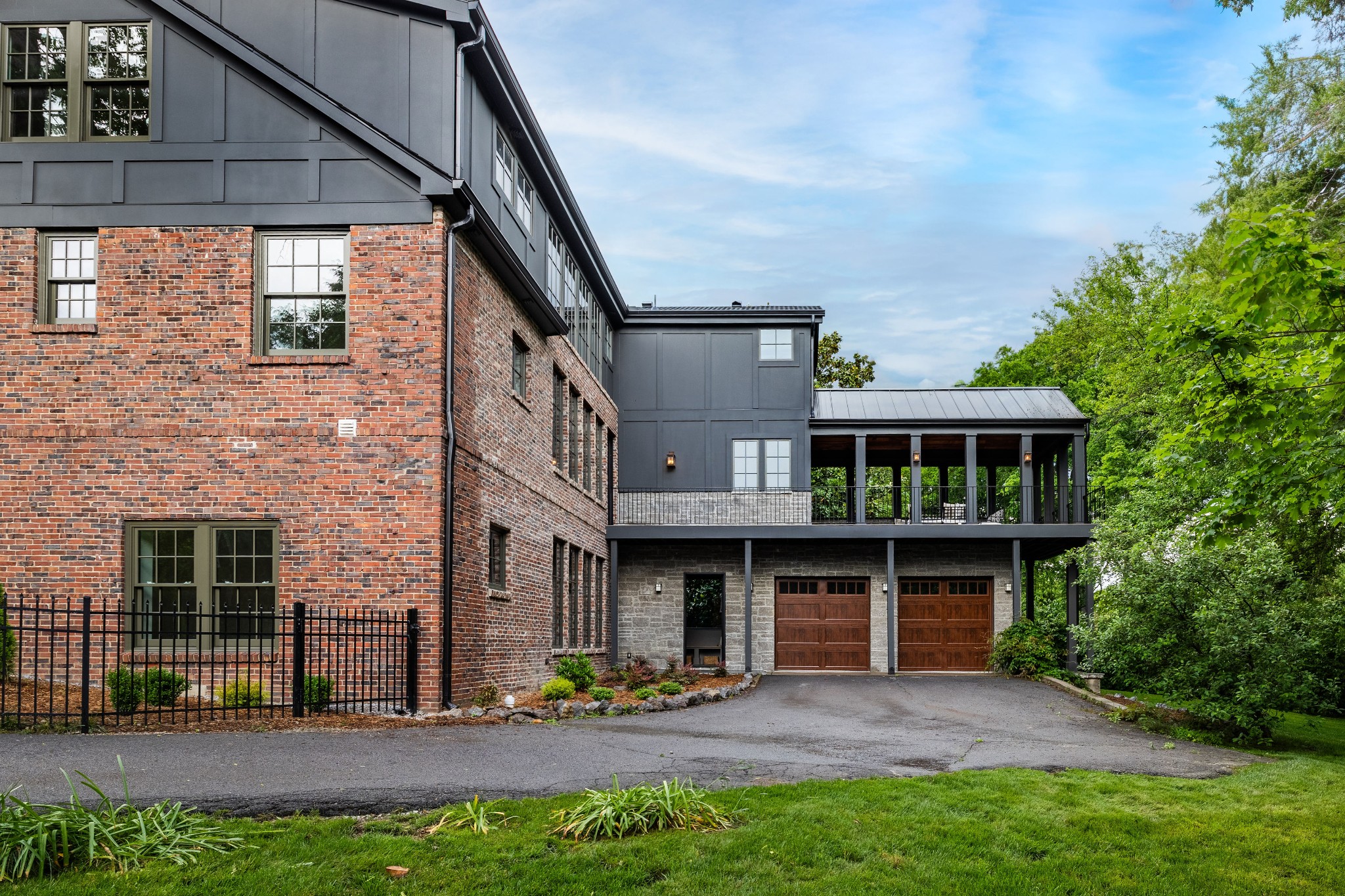 3002 Overlook Dr