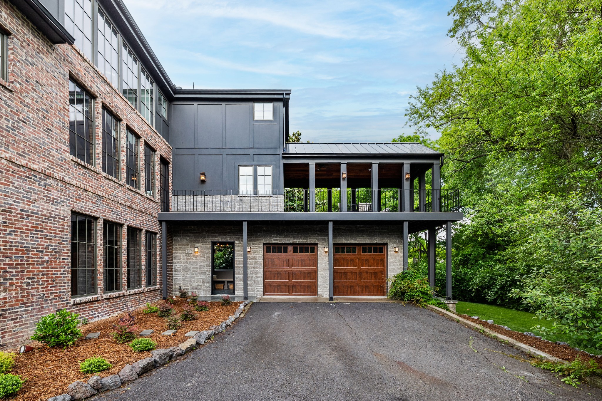 3002 Overlook Dr