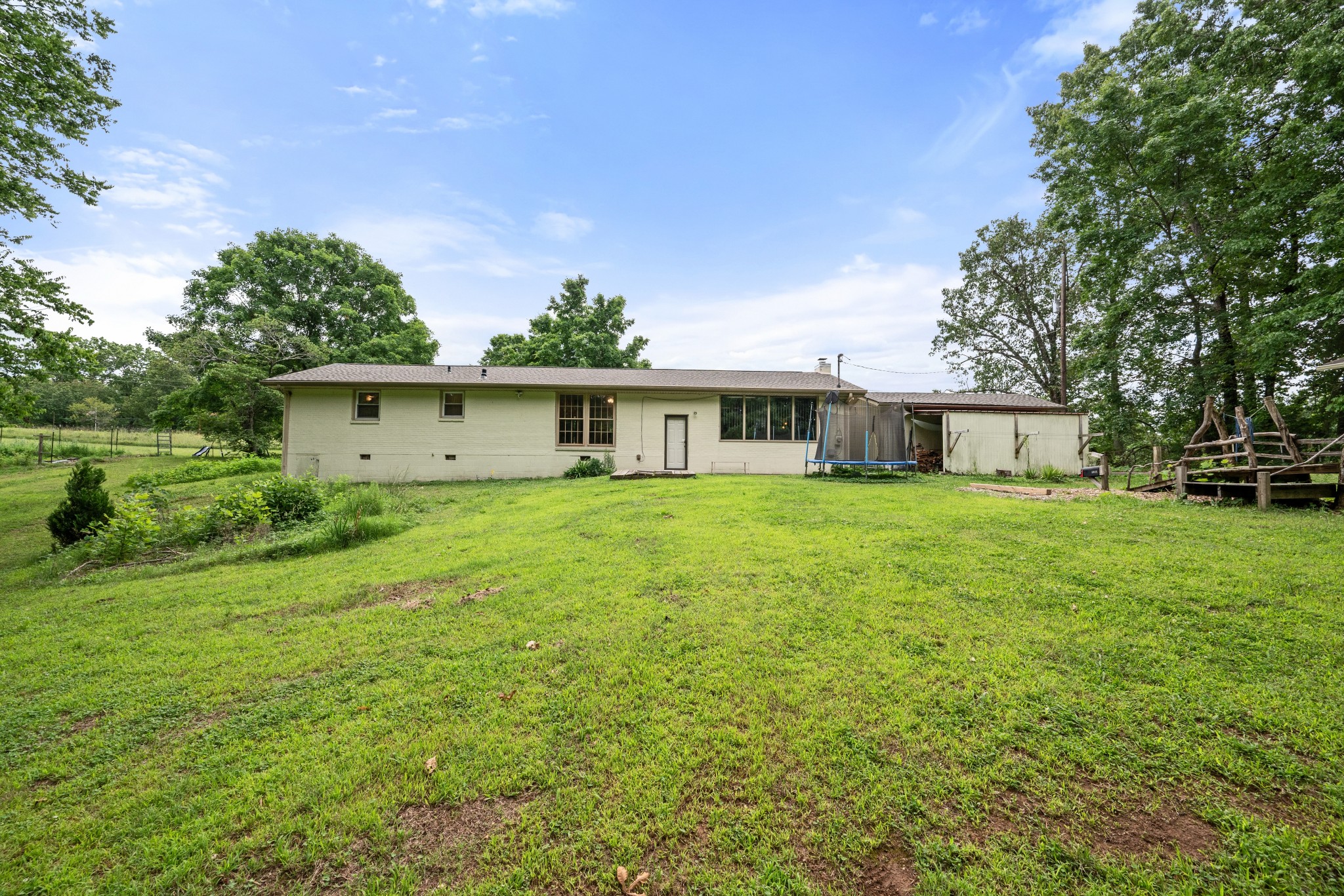 5933 Higdon Rd