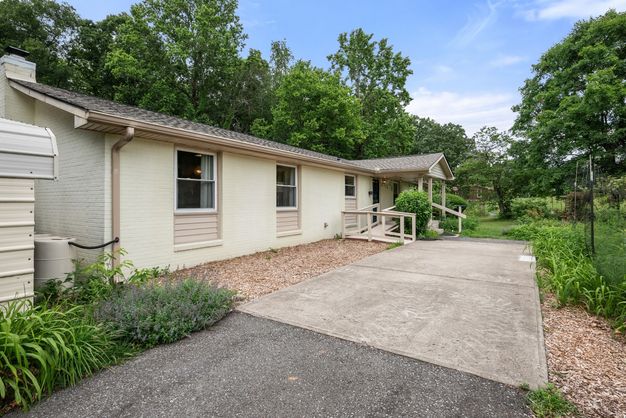 5933 Higdon Rd