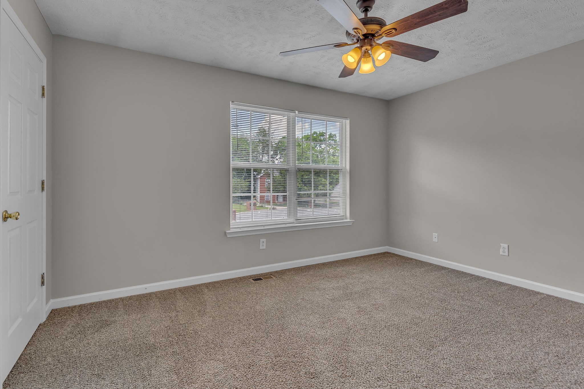 1514 Center Pointe Dr