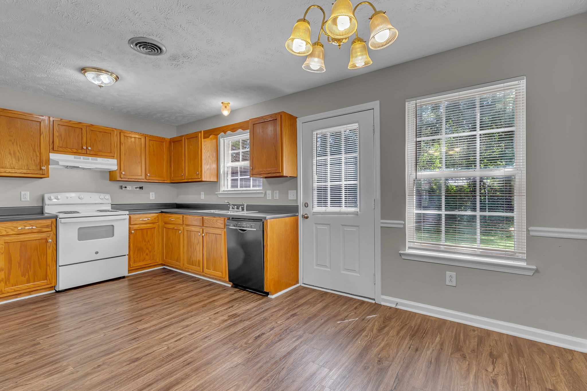 1514 Center Pointe Dr