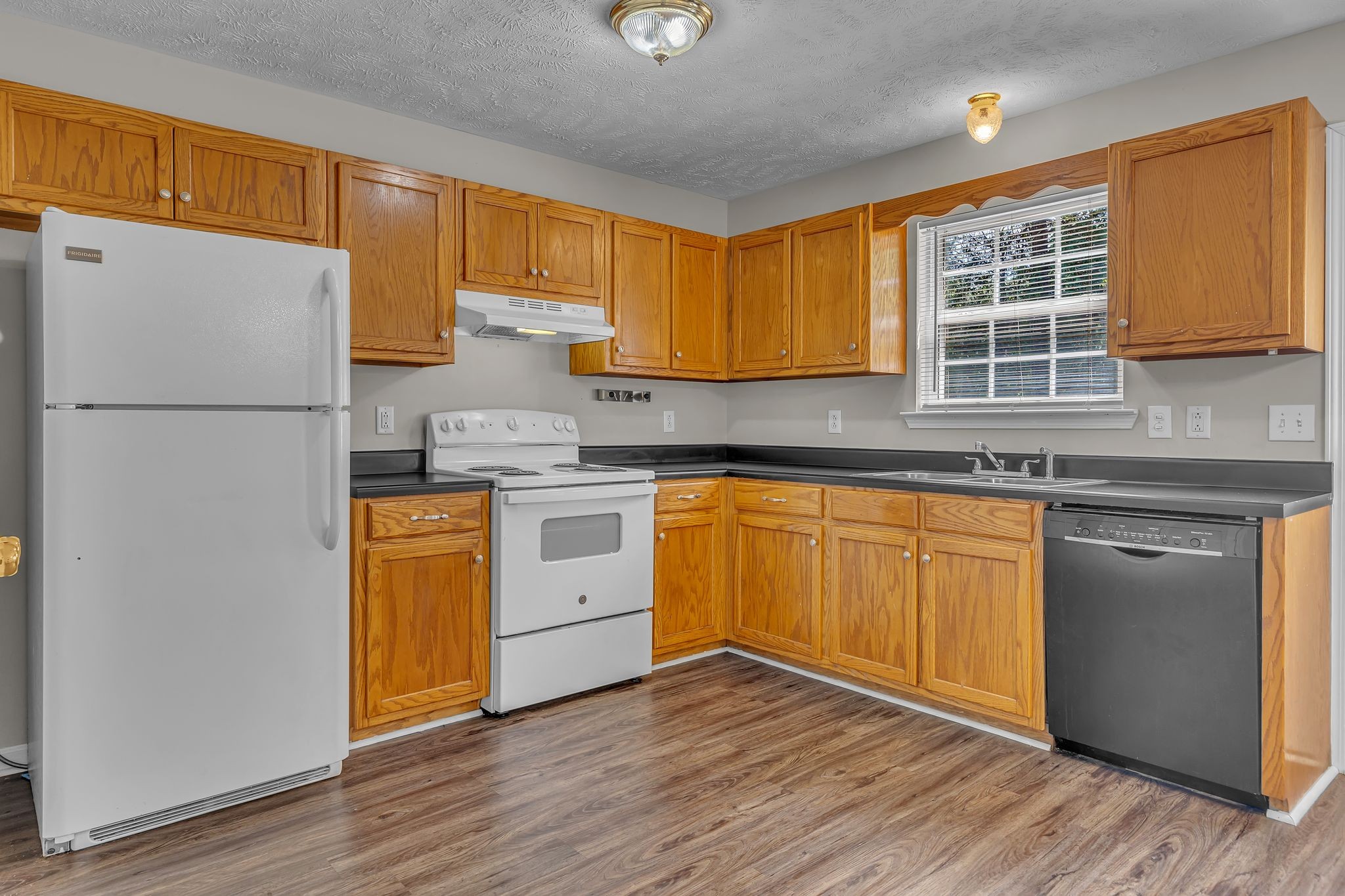 1514 Center Pointe Dr