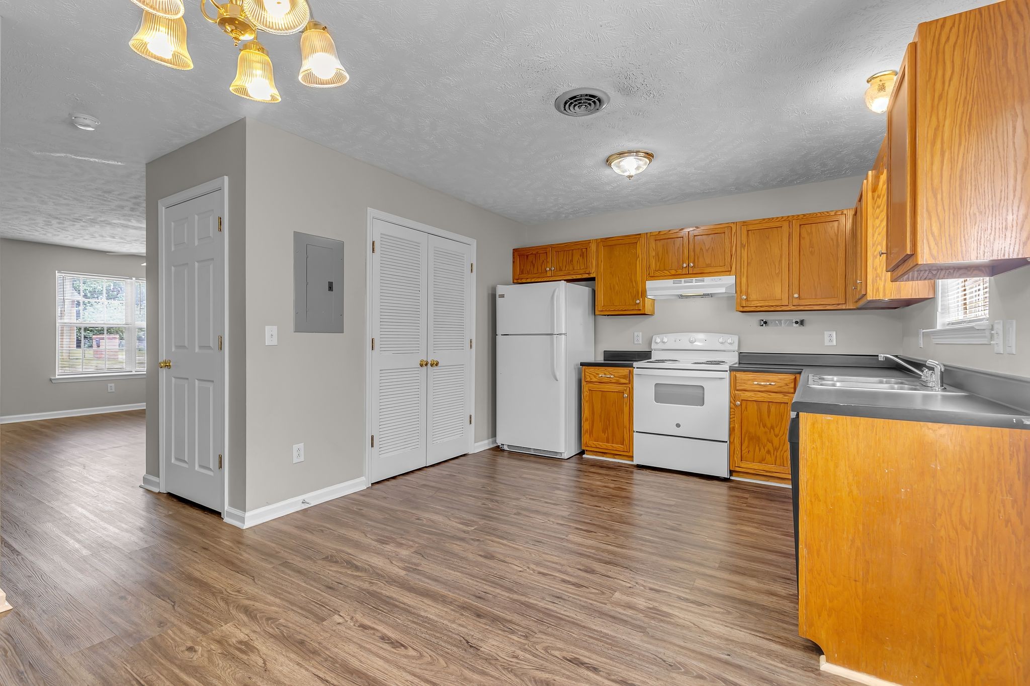 1514 Center Pointe Dr