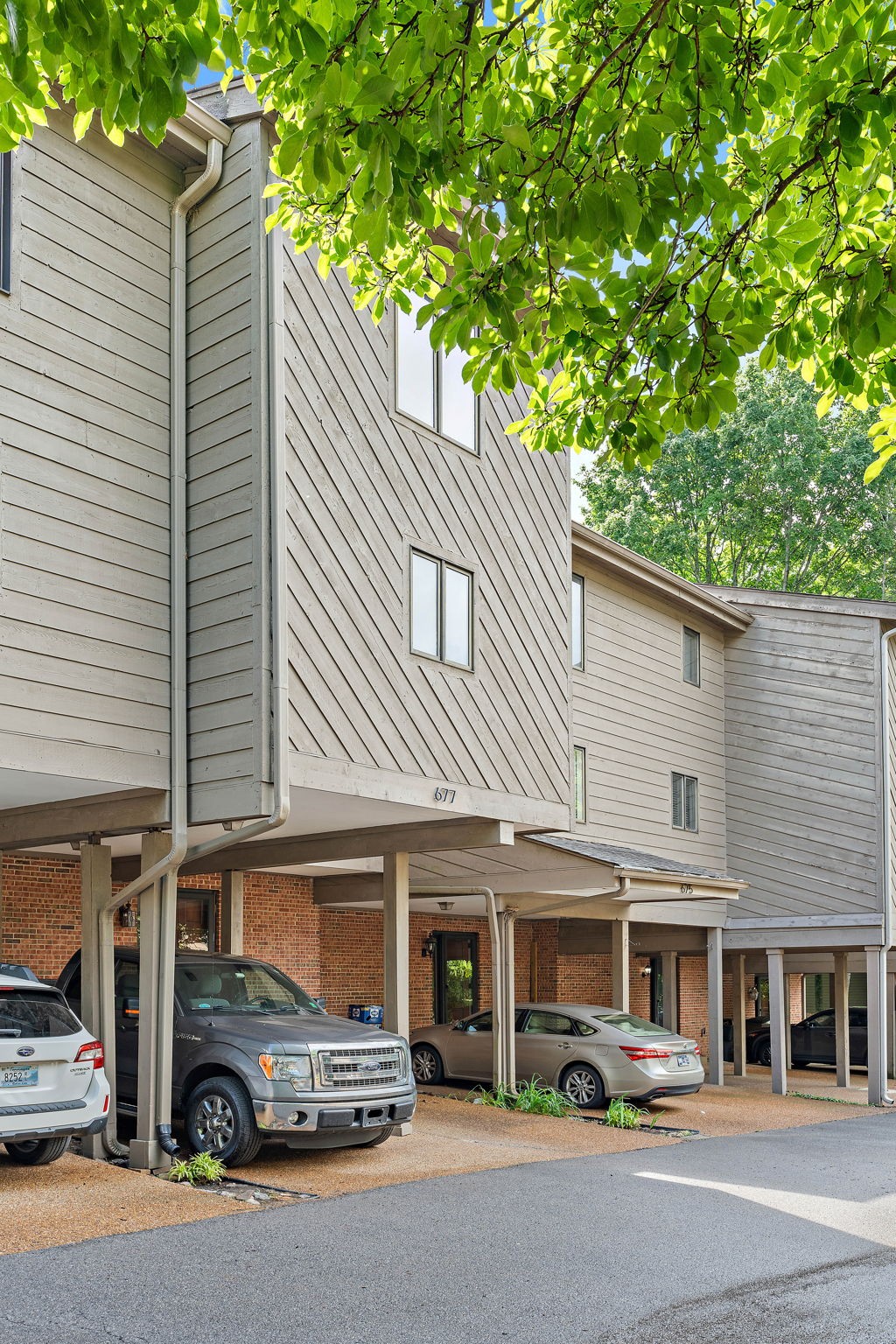 677 Harpeth Trace Dr