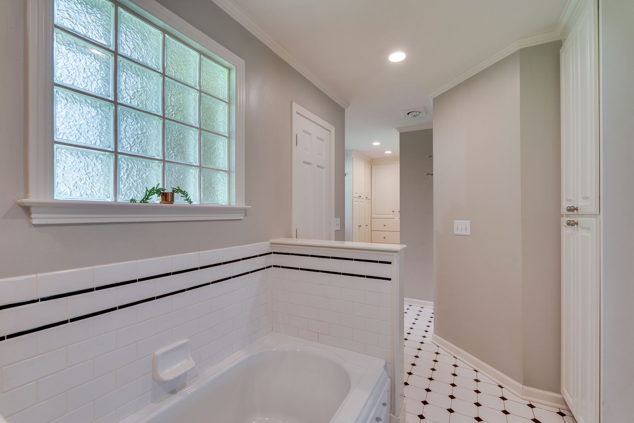 814 Willowdale Ct