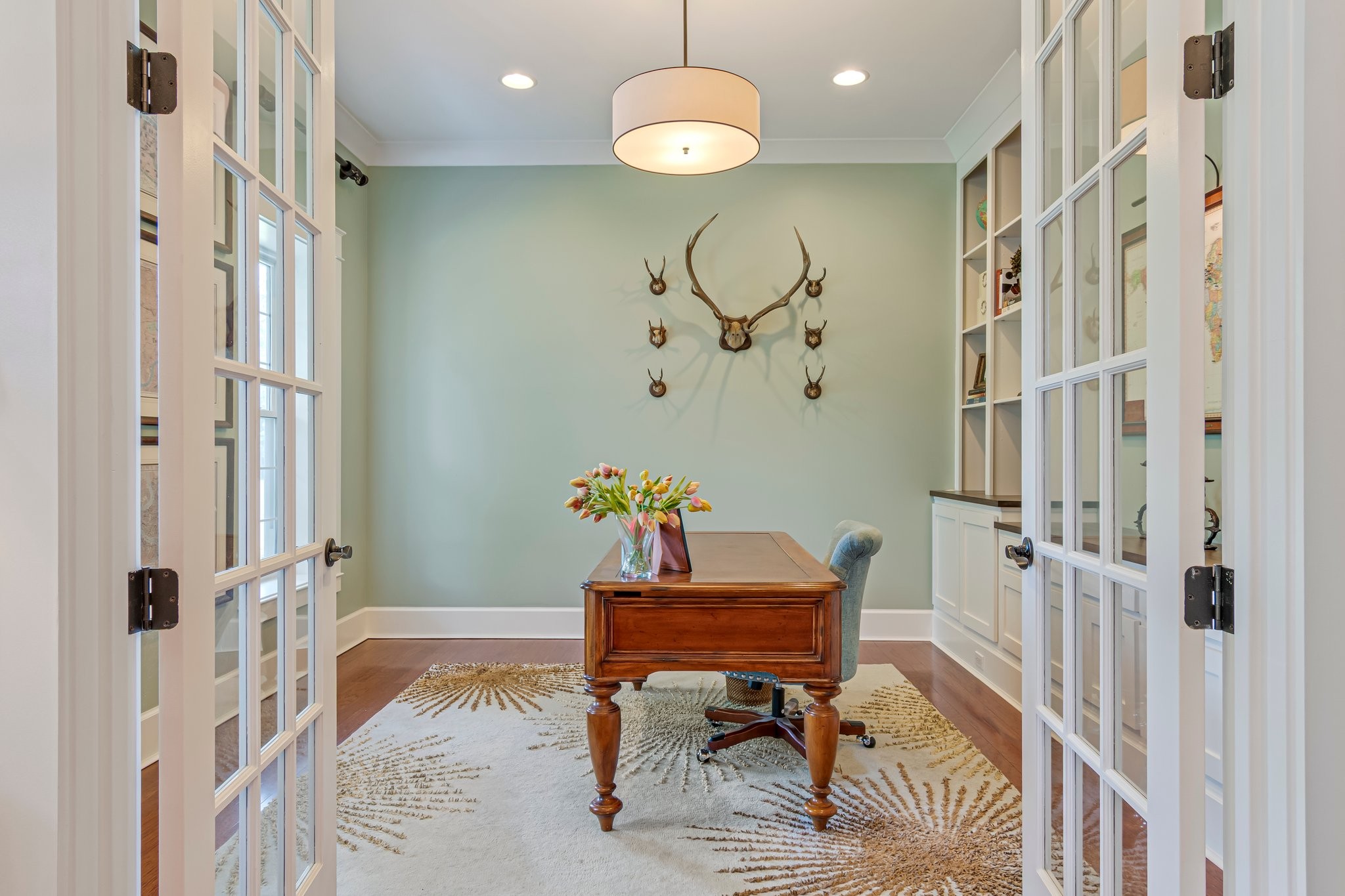 2111 Lovelace Lane