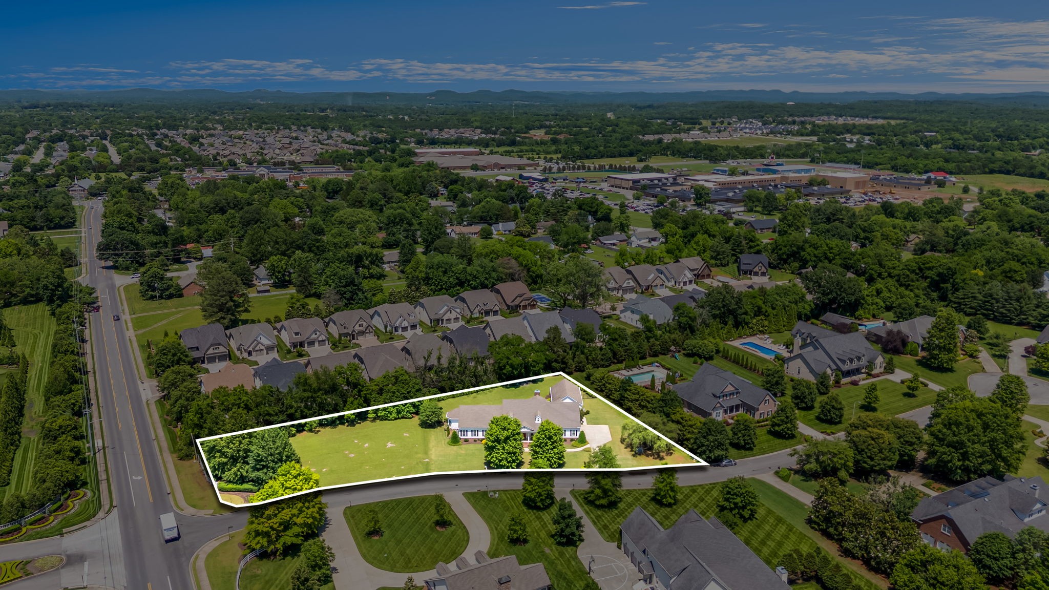 2111 Lovelace Lane