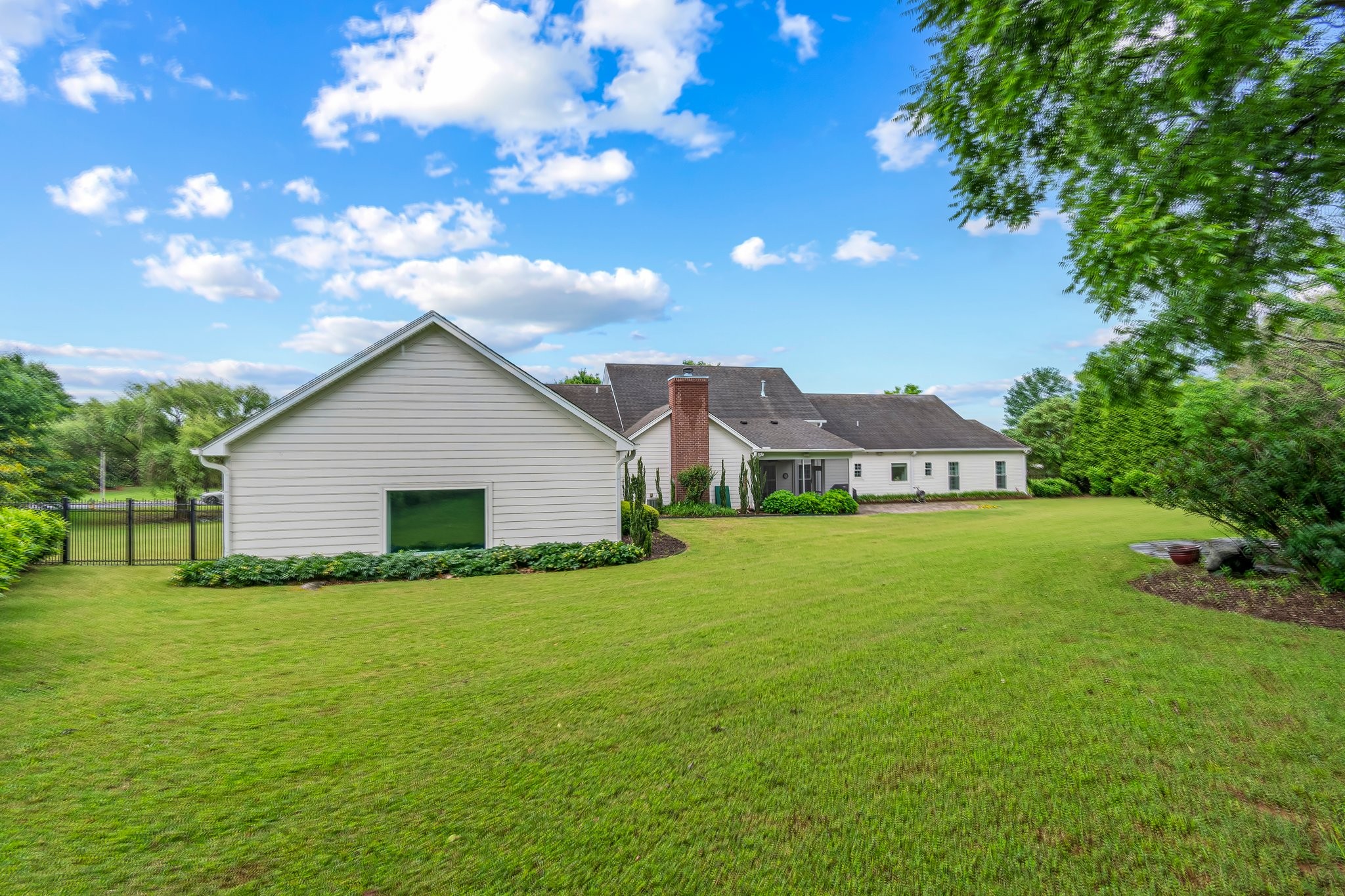 2111 Lovelace Lane