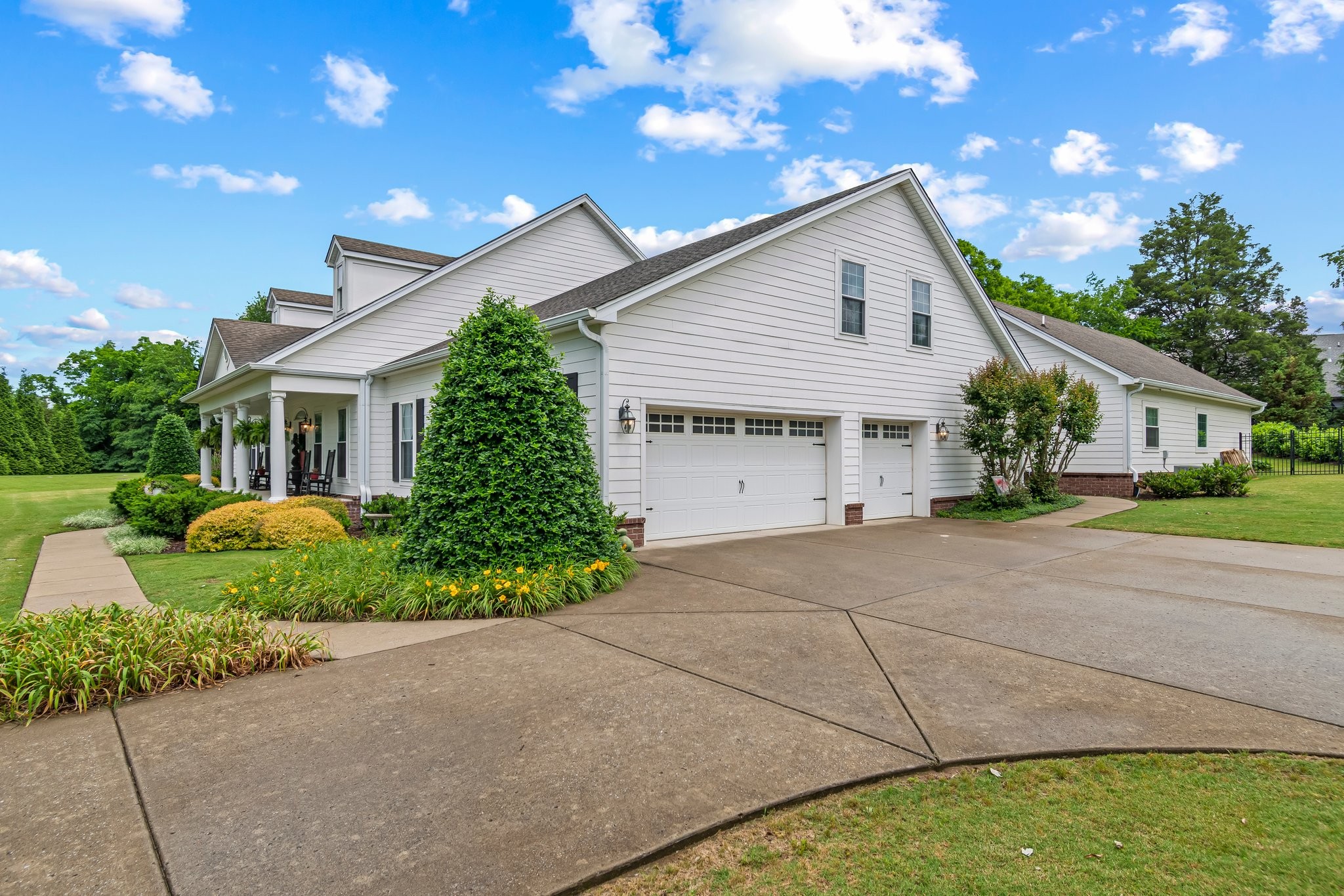 2111 Lovelace Lane