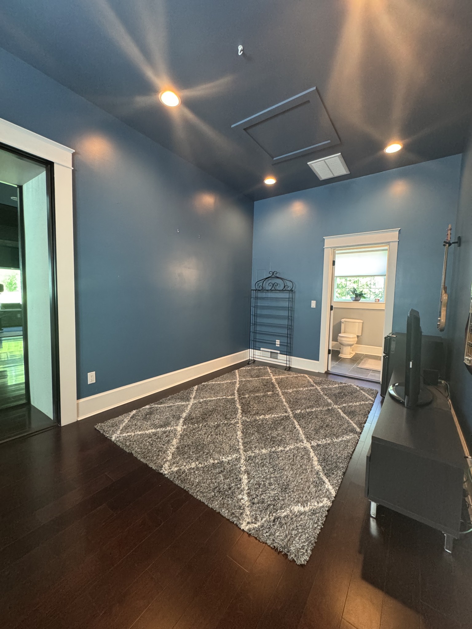 2111 Lovelace Lane