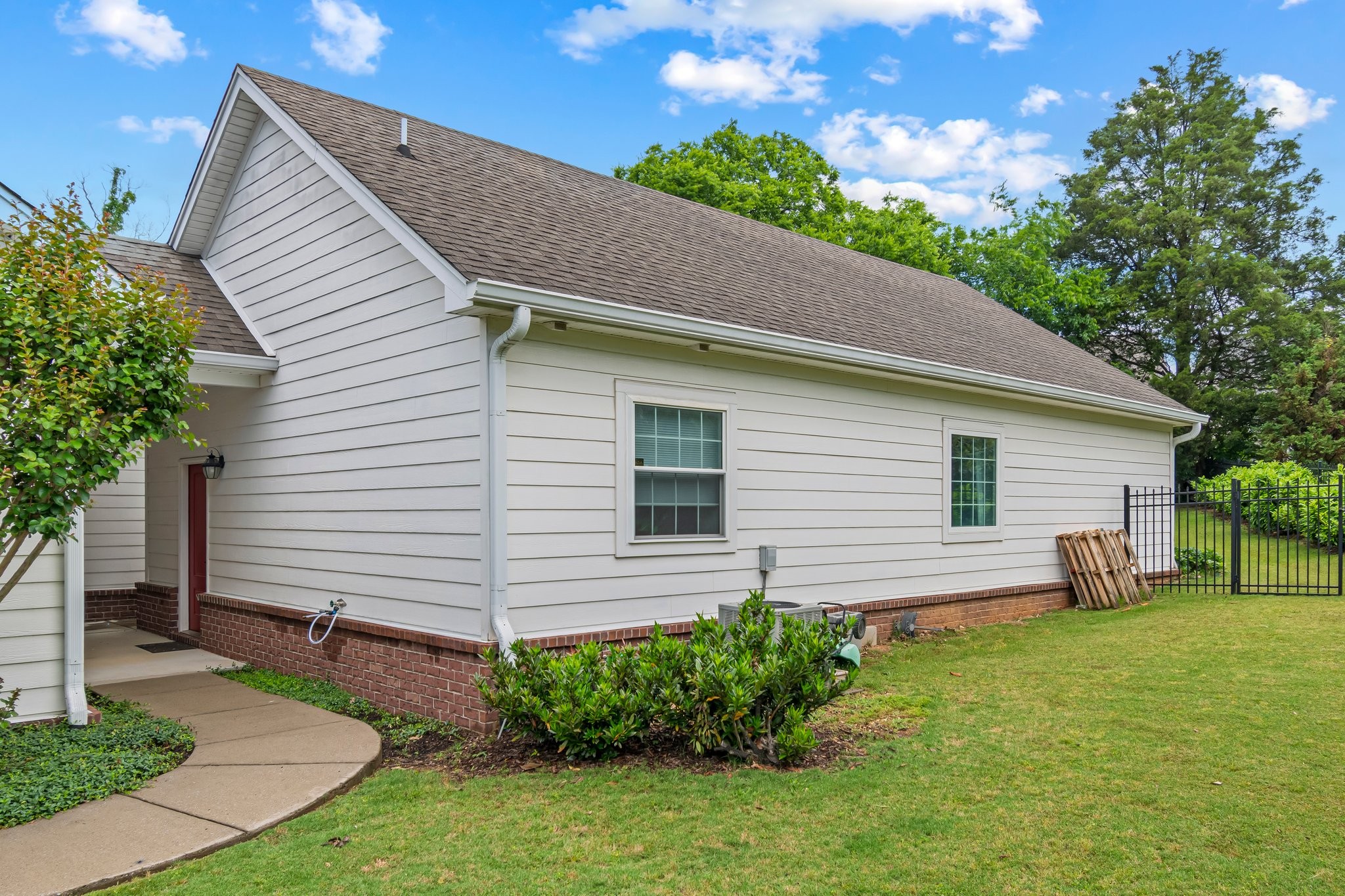 2111 Lovelace Lane