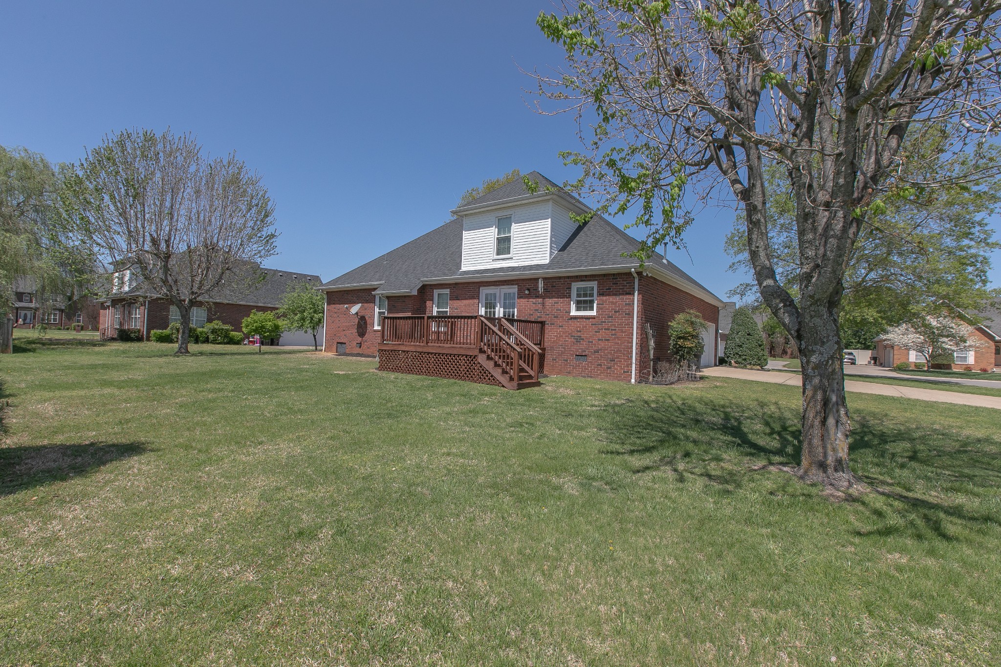 206 Sayre Ln