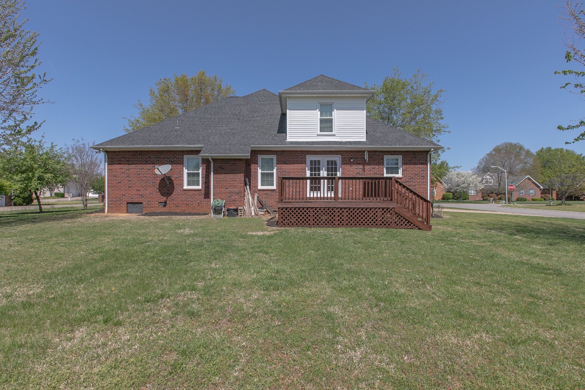 206 Sayre Ln
