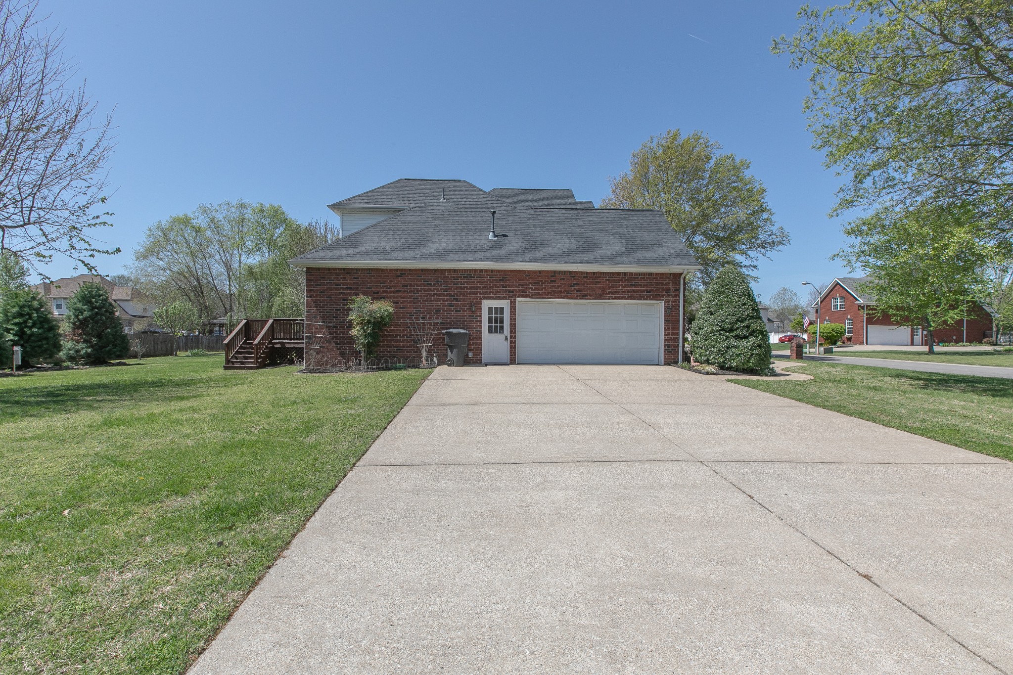 206 Sayre Ln