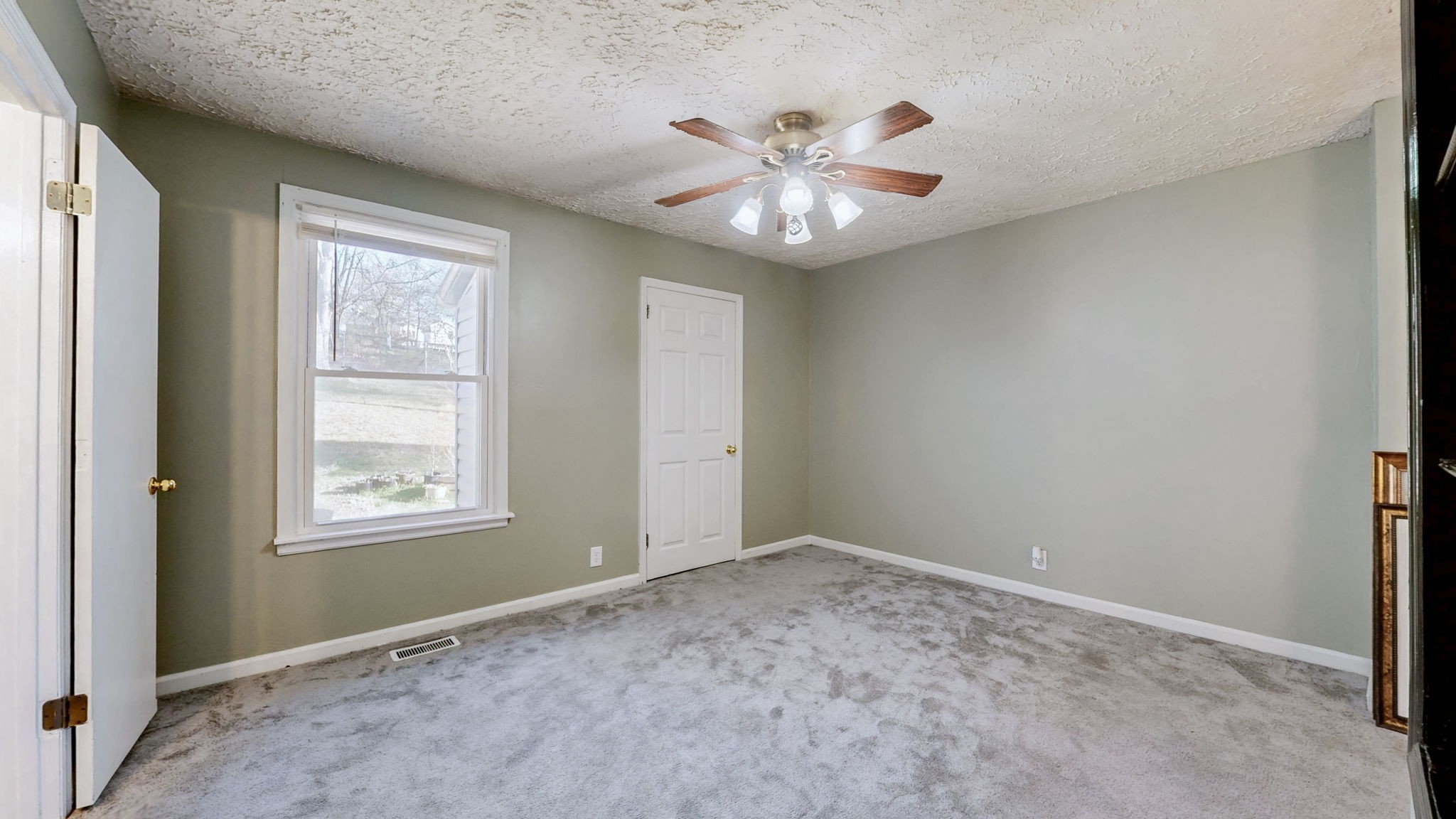 108 Oakwood Ct