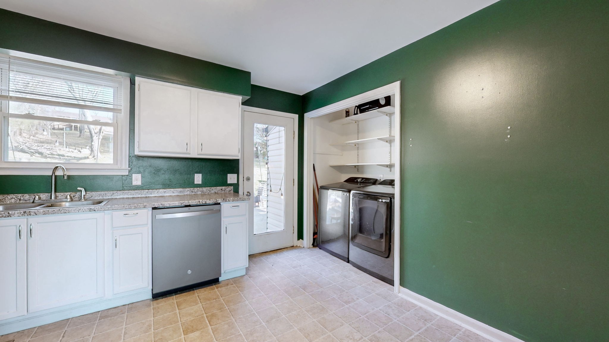 108 Oakwood Ct