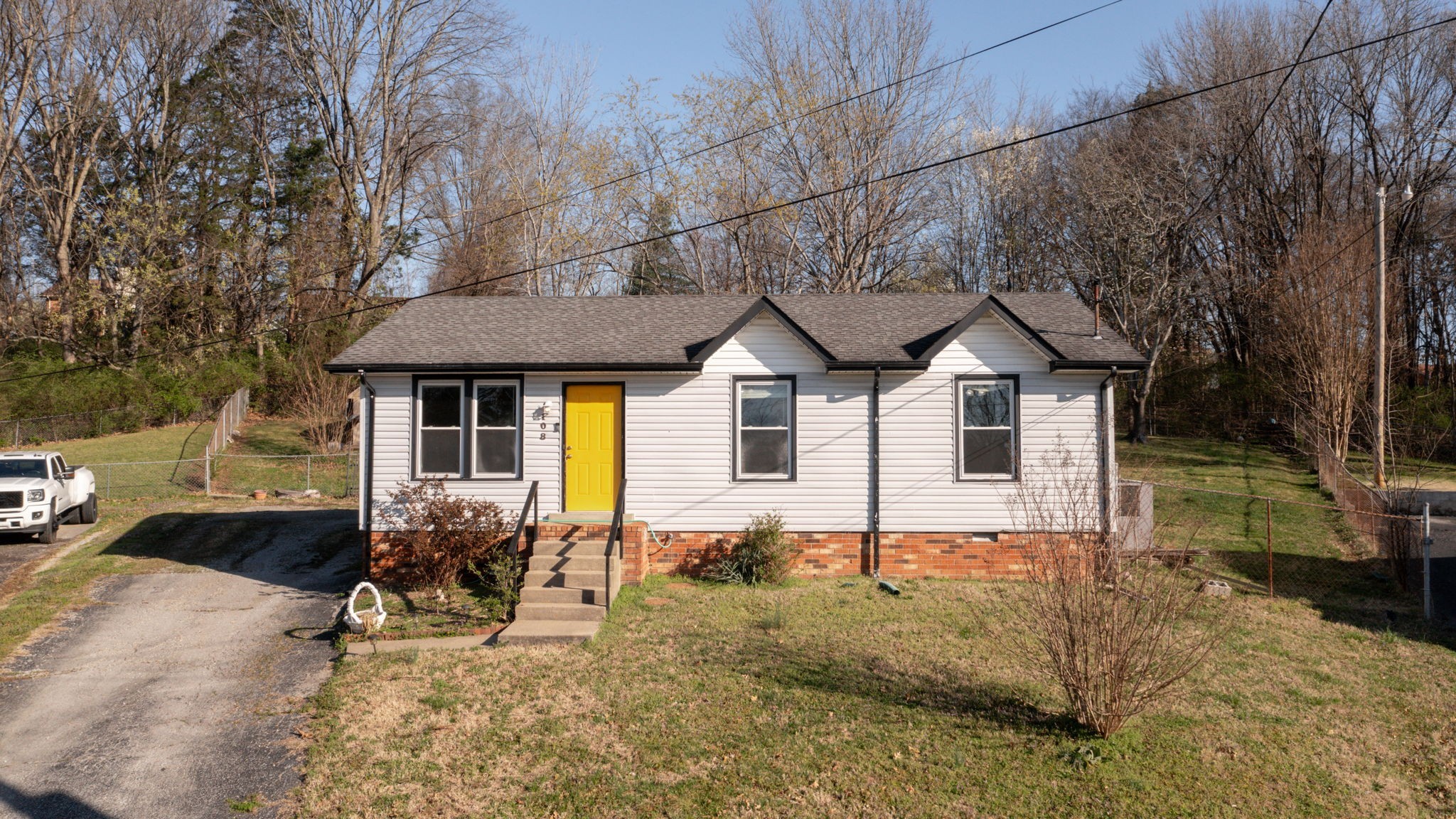 108 Oakwood Ct
