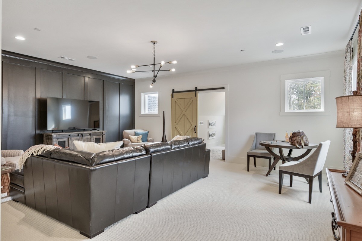 9906 Amarosa Court