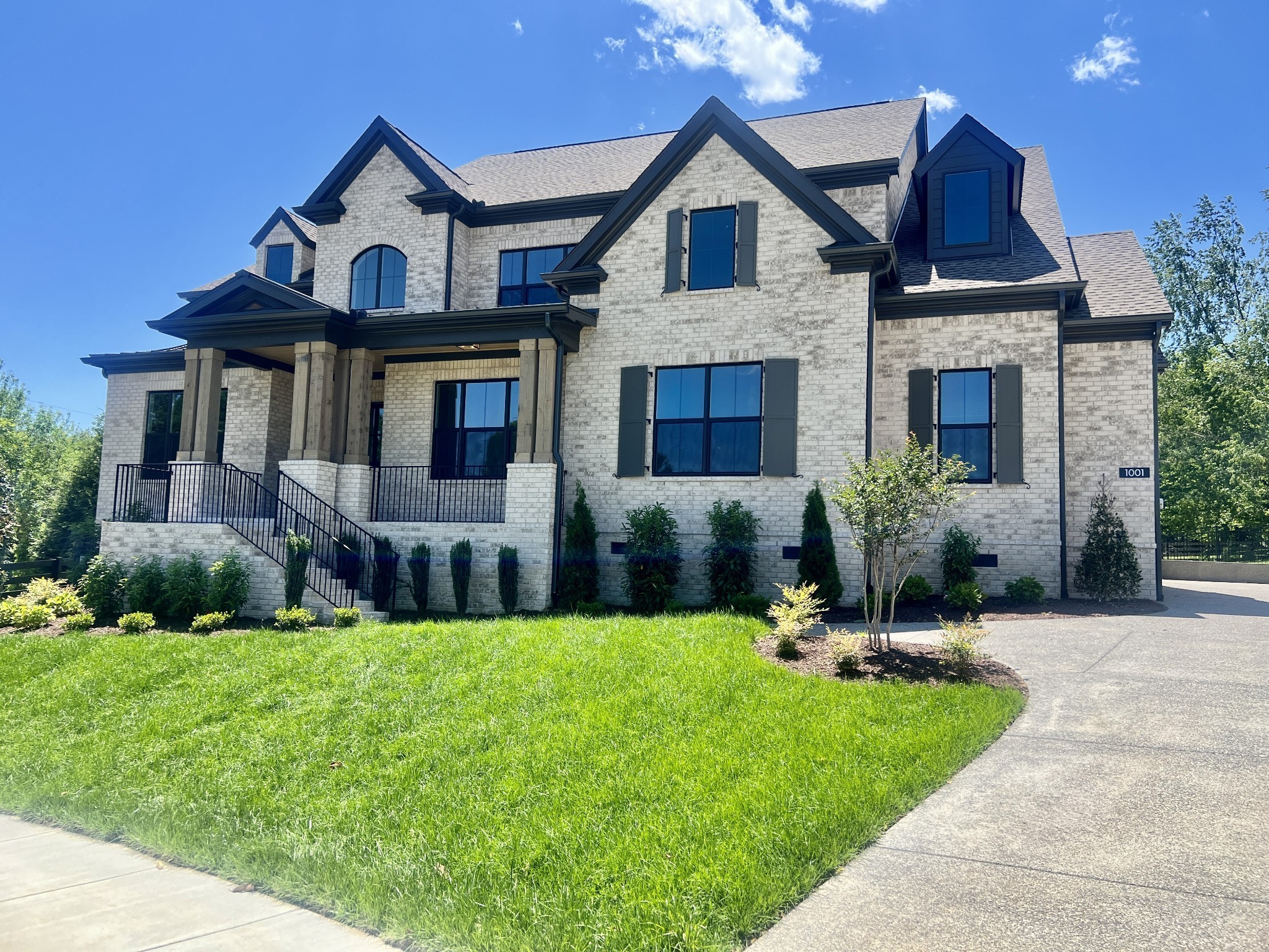 1900 Palisades Dr