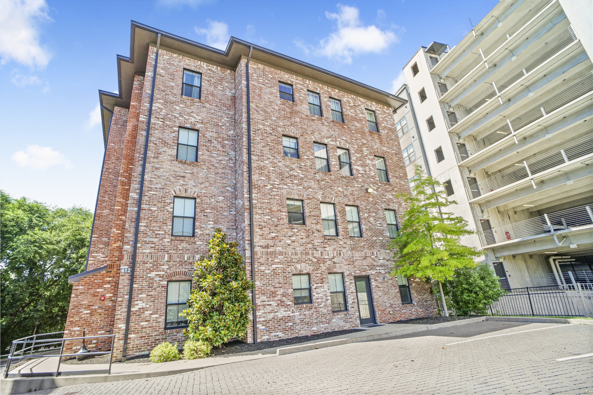 612 21st Ave N Unit: 211