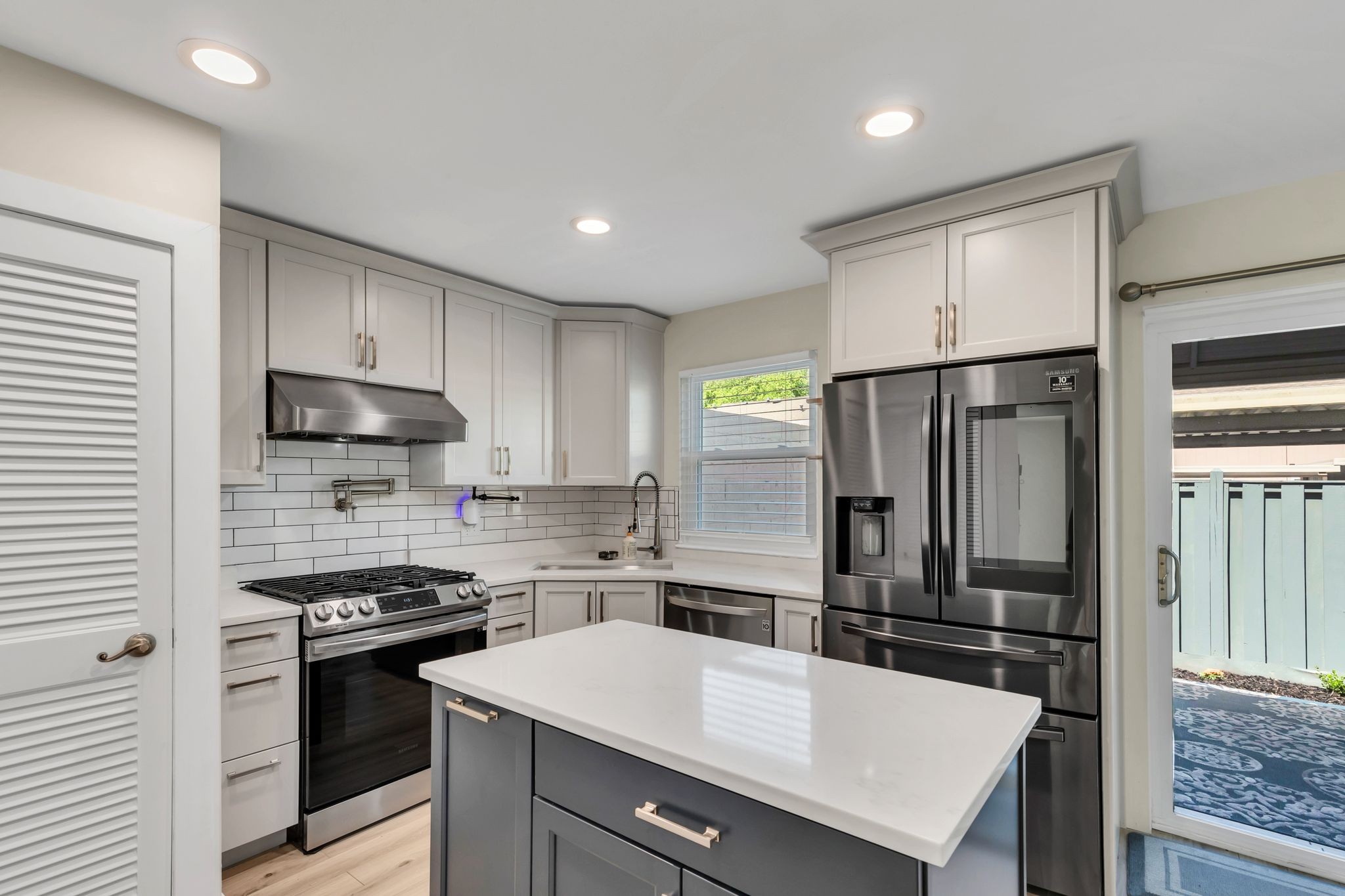 612 Plantation Ct
