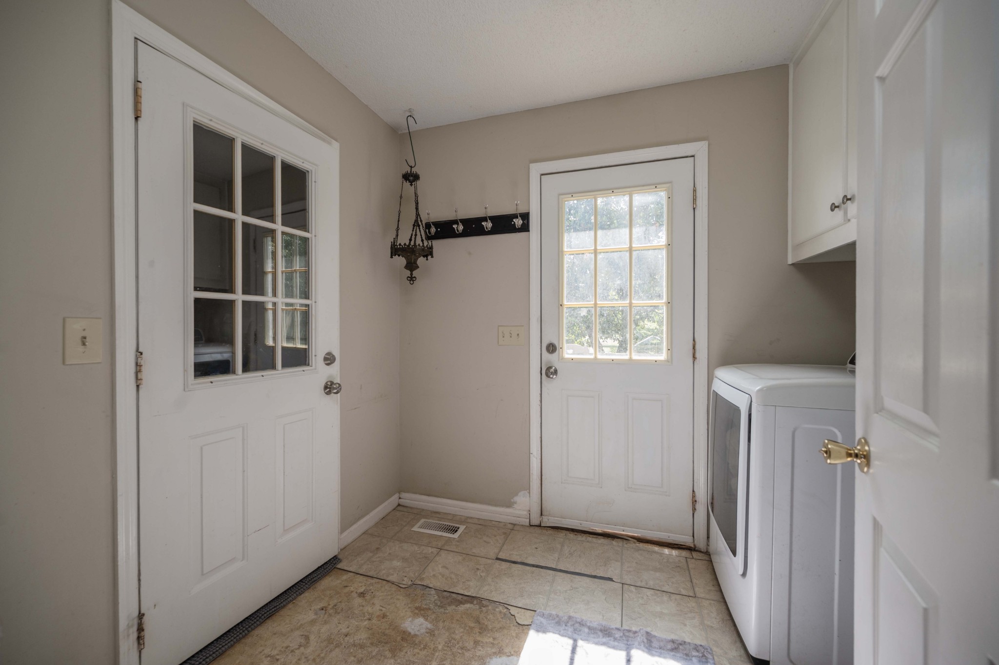 4324 Seminary Rd