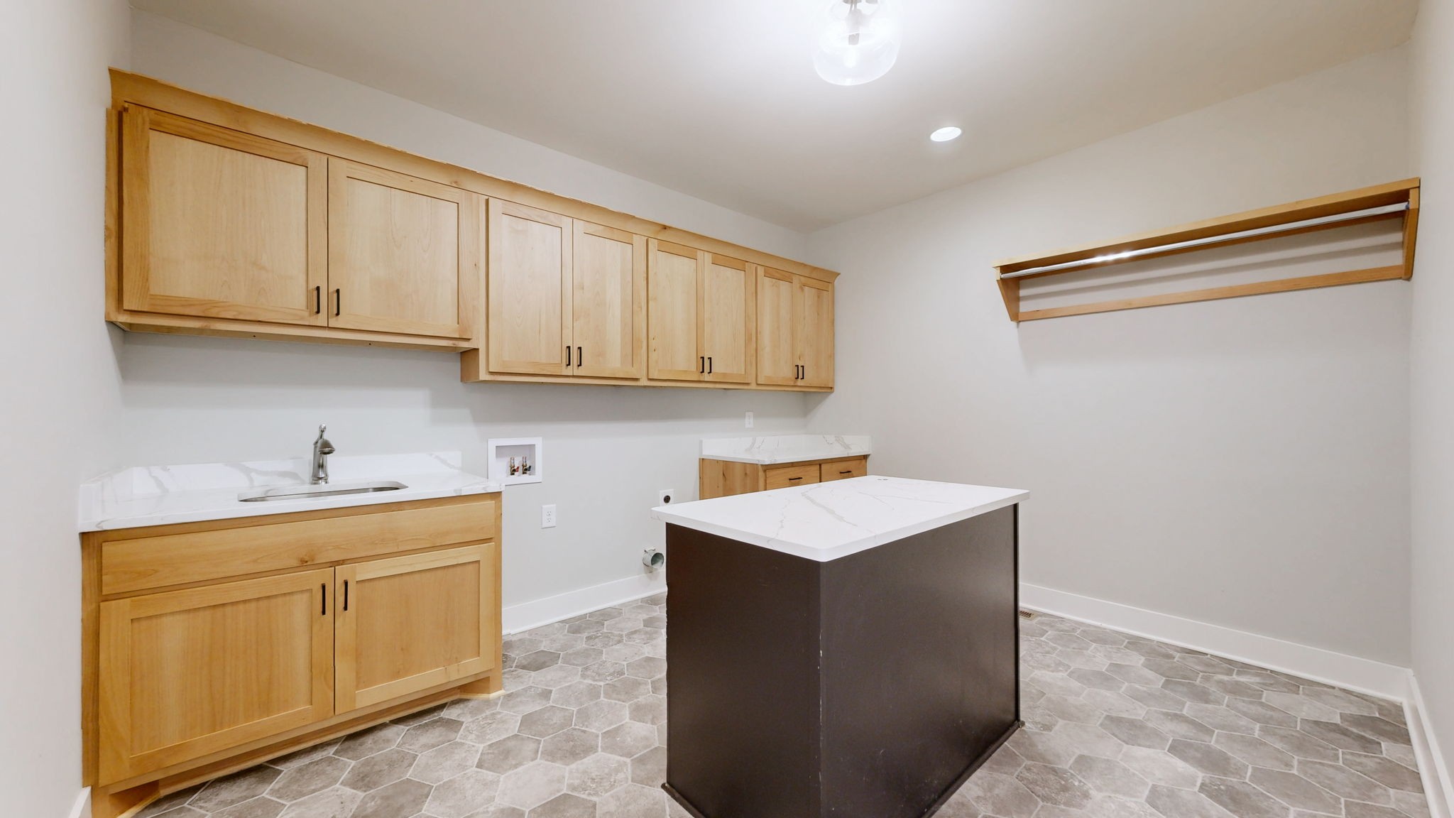 2713 Carousel Dr