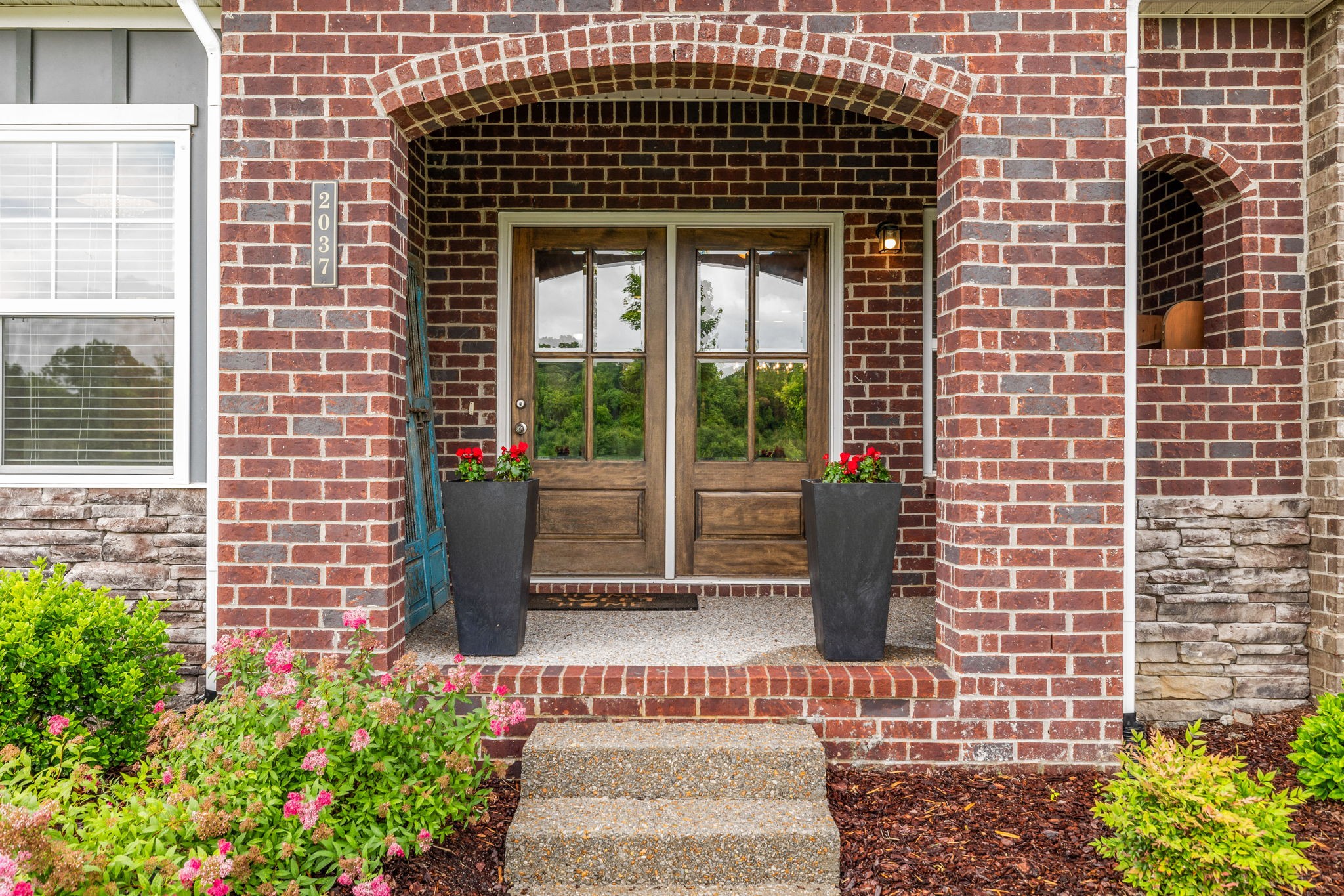 2037 Flowing Creek Dr