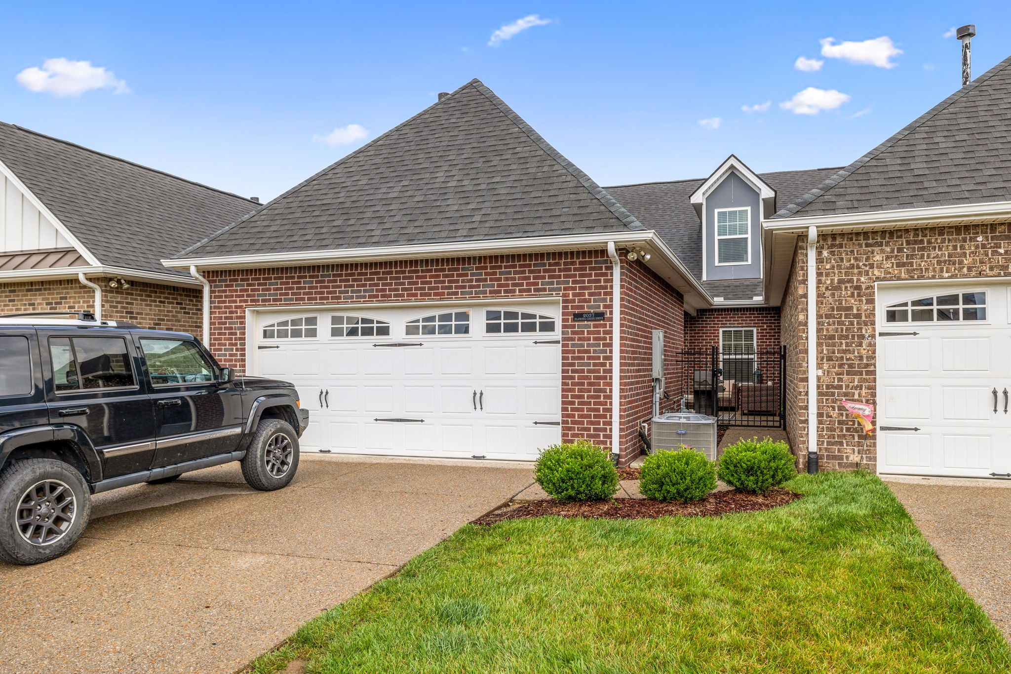 2037 Flowing Creek Dr