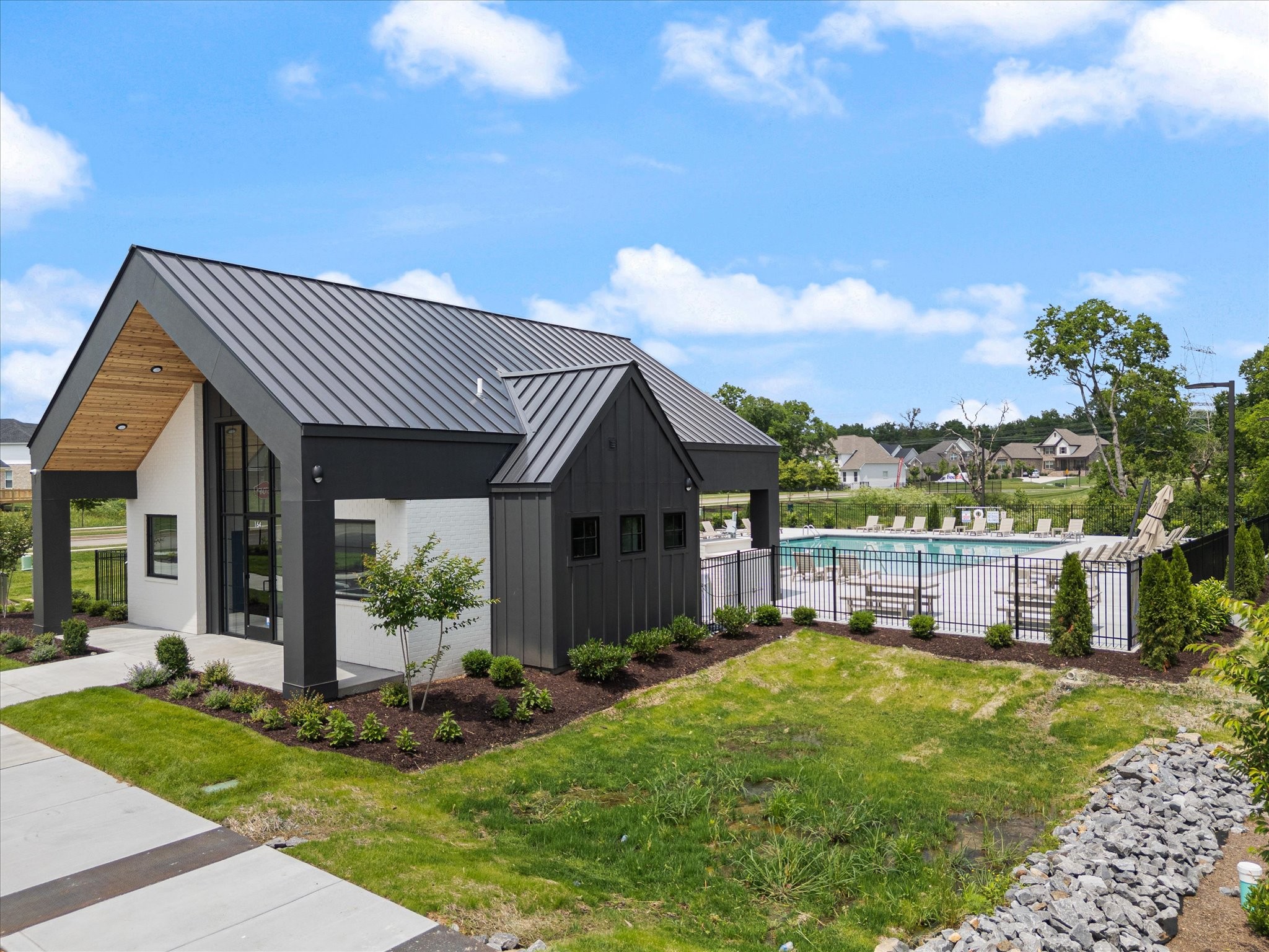 111 Weller Ln