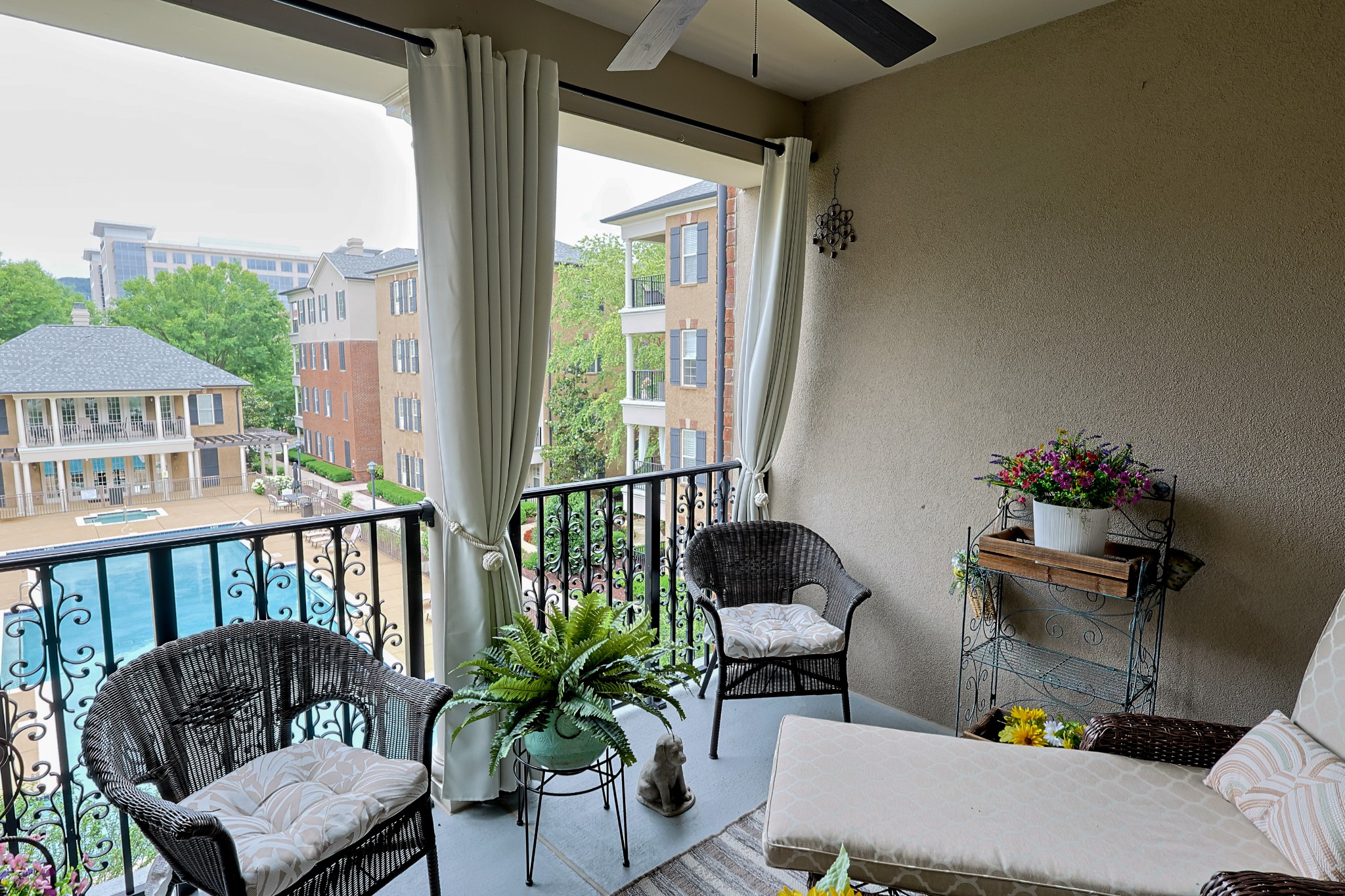 307 Seven Springs Way Unit: 304