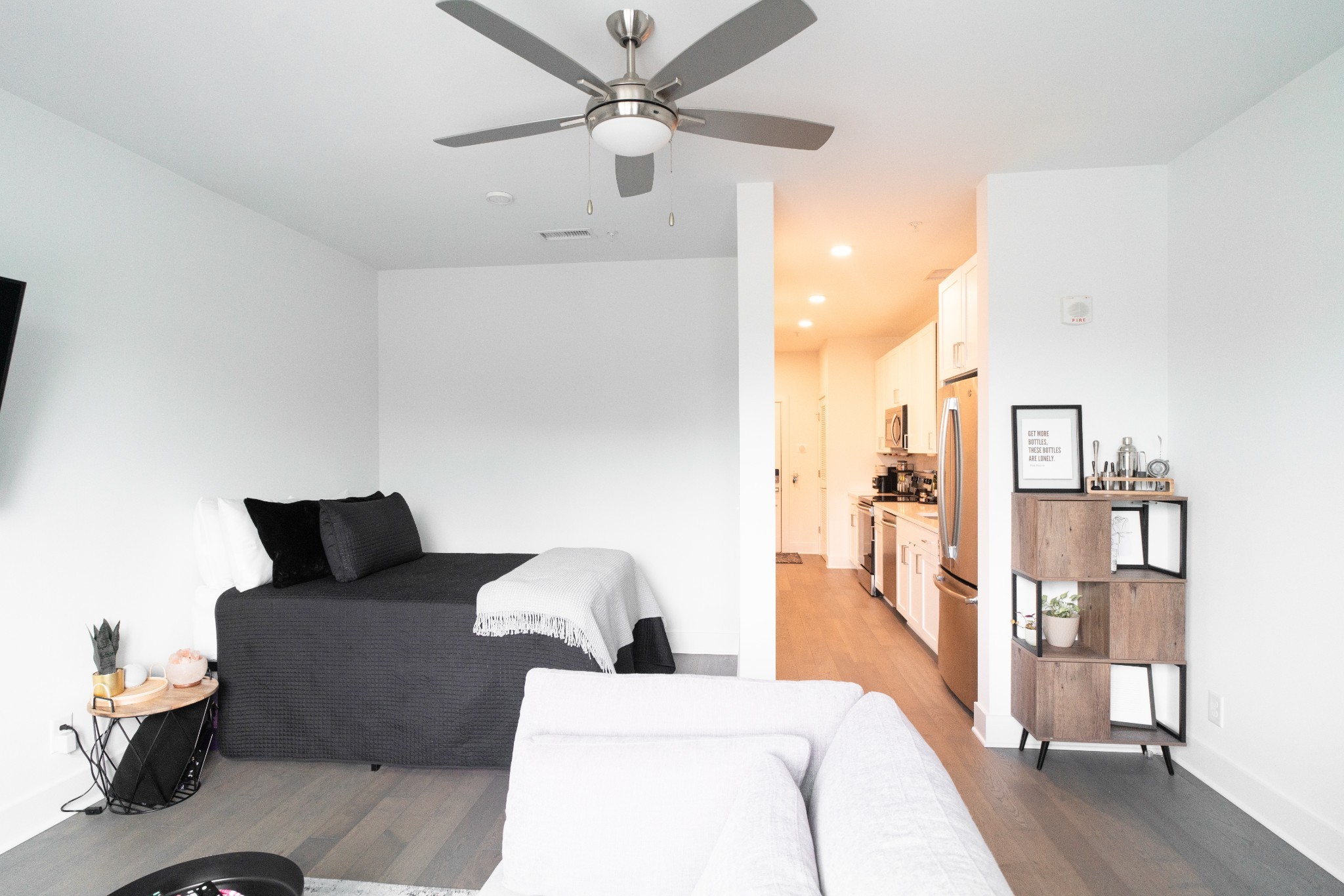 1041 E Trinity Ln Unit: 414