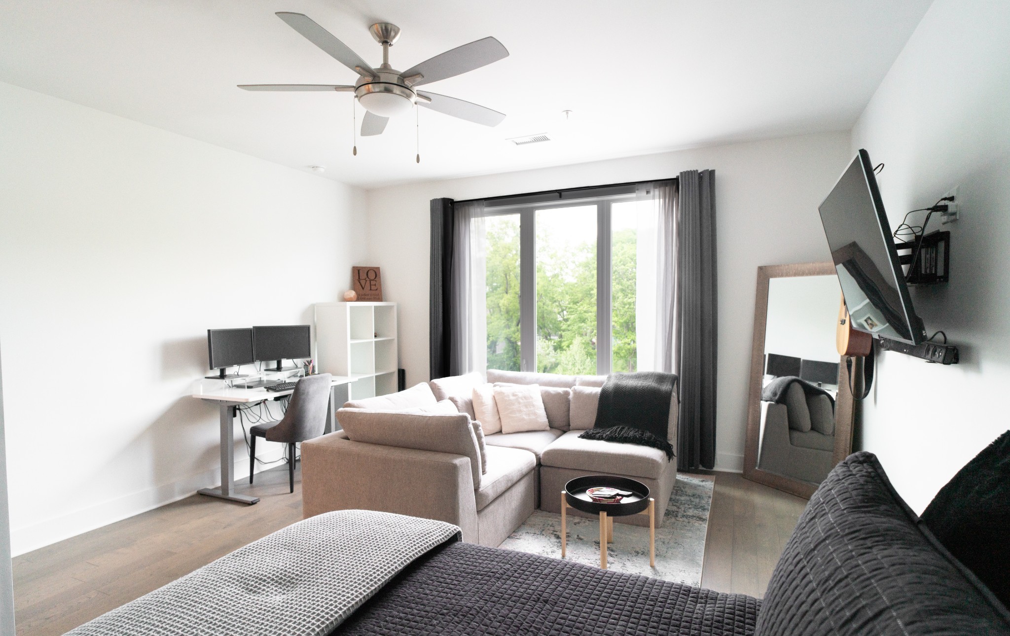 1041 E Trinity Ln Unit: 414