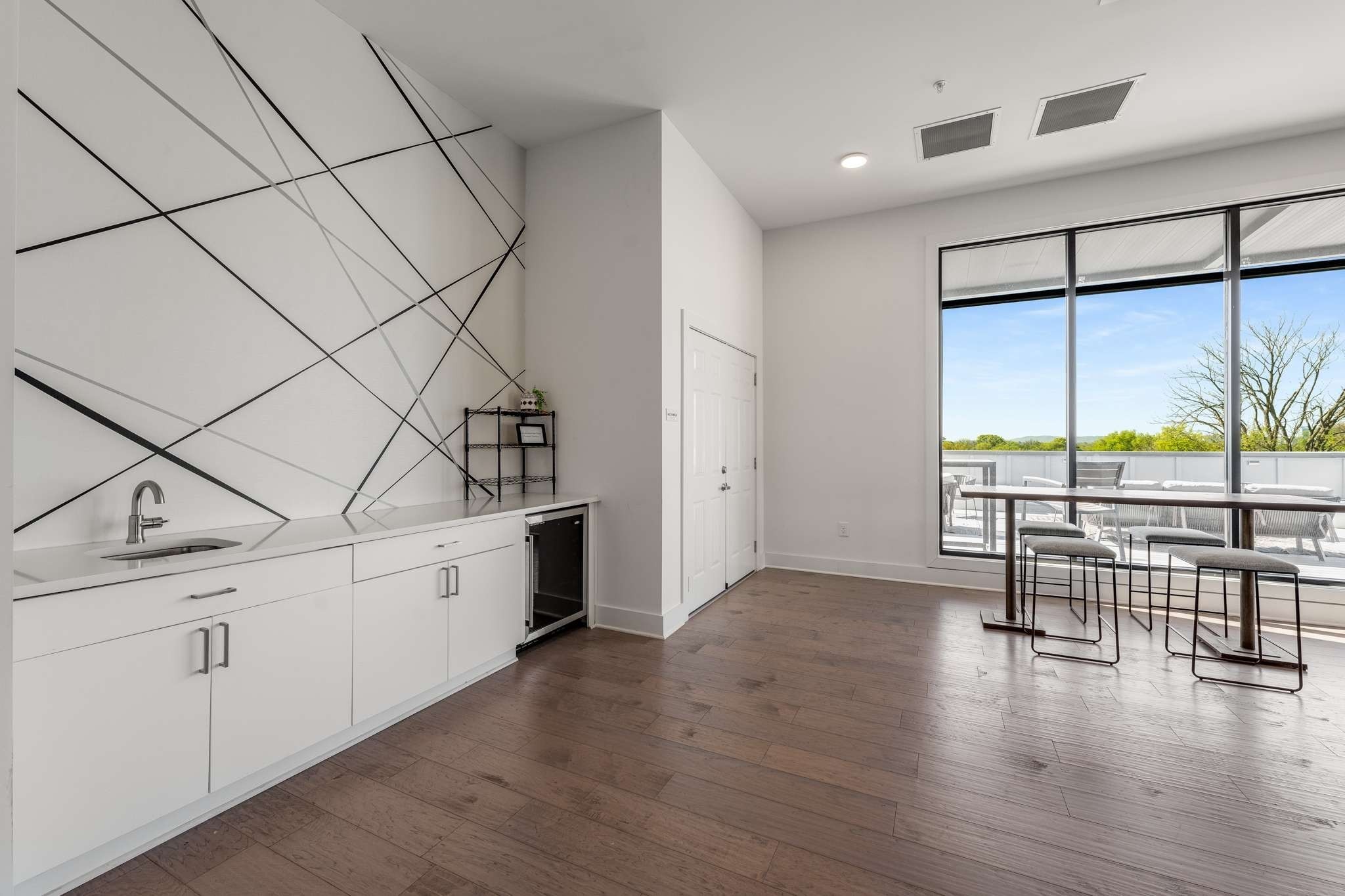 1041 E Trinity Ln Unit: 414