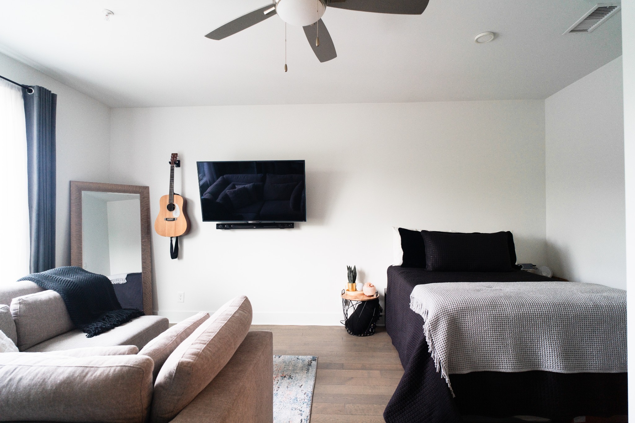 1041 E Trinity Ln Unit: 414