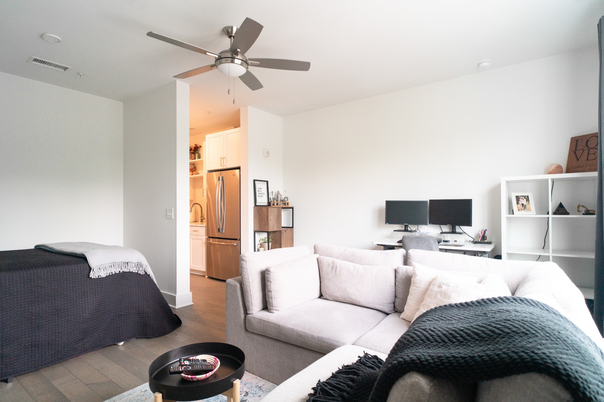 1041 E Trinity Ln Unit: 414