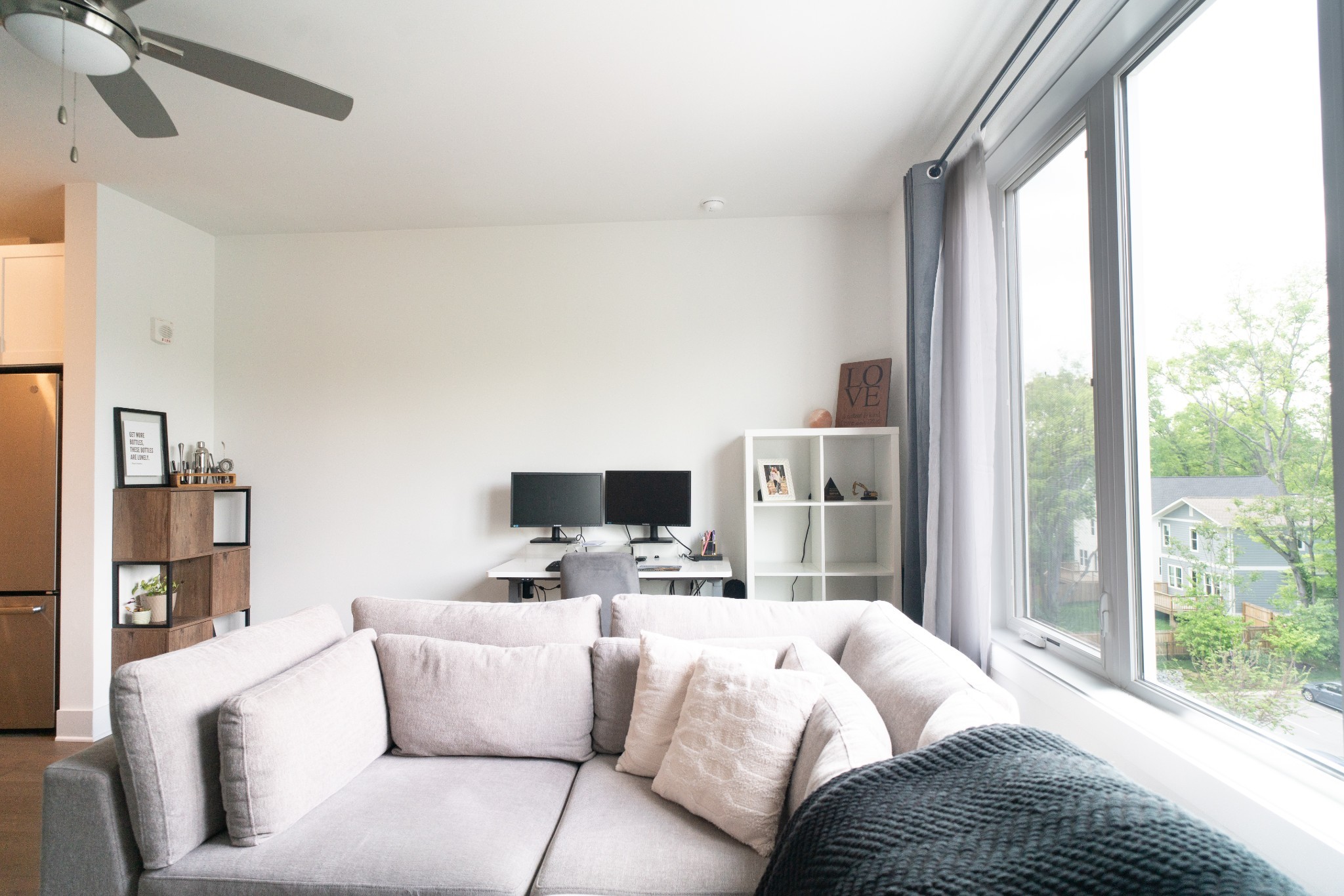 1041 E Trinity Ln Unit: 414